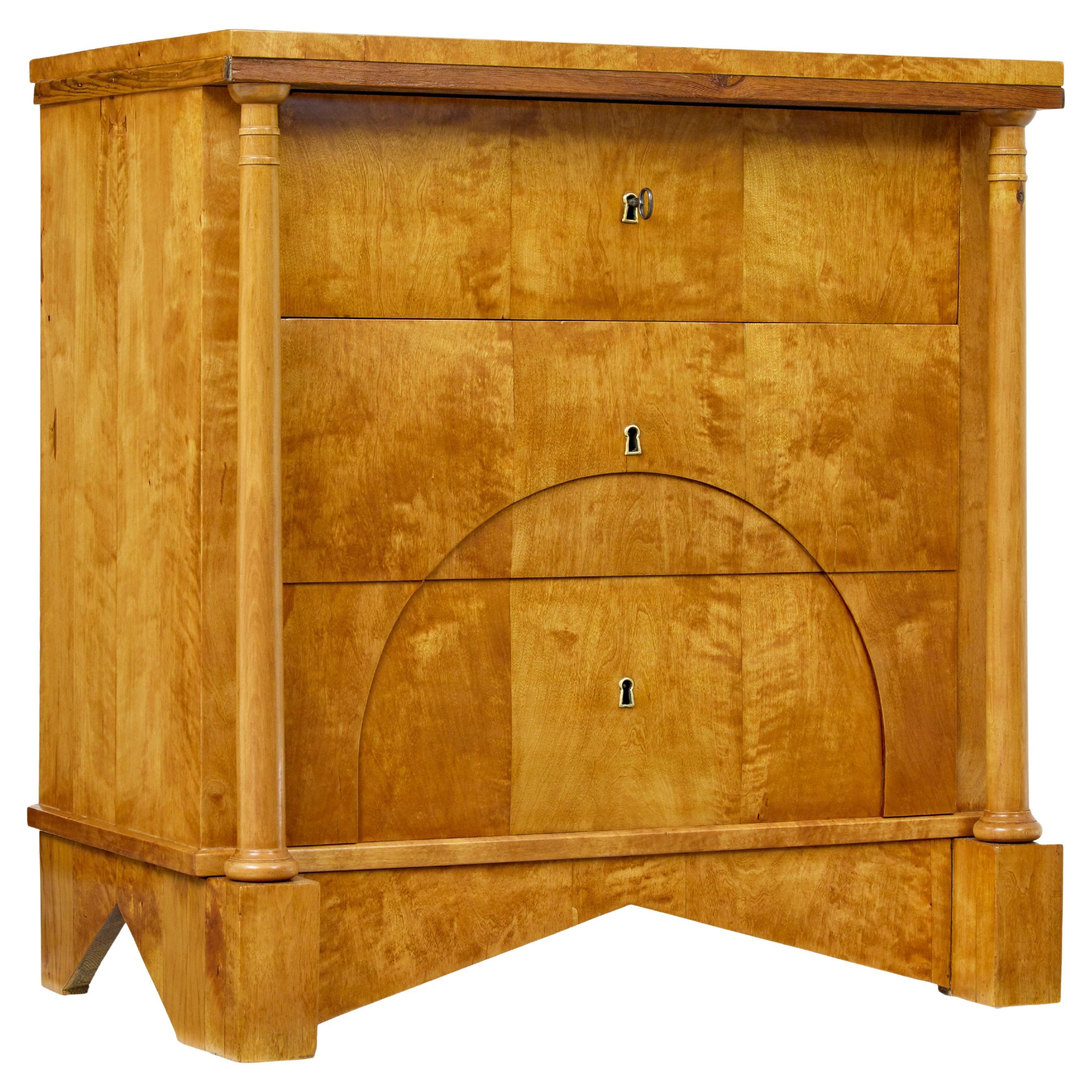 19th century Swedish empire birch chest of drawers en venta