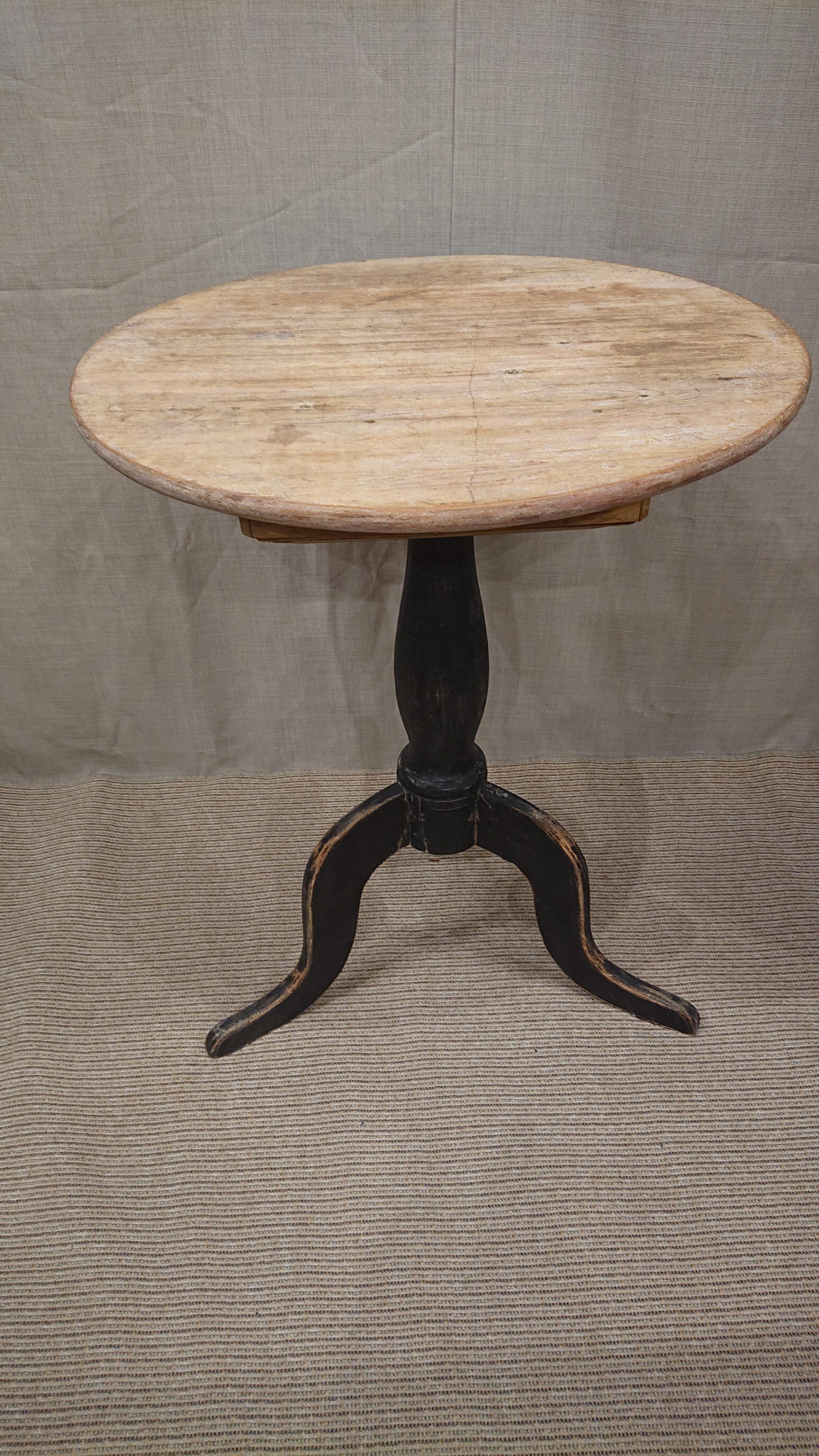19th Century Swedish Empire Pedestal Table with Drawer & Original Paint For Sale 8