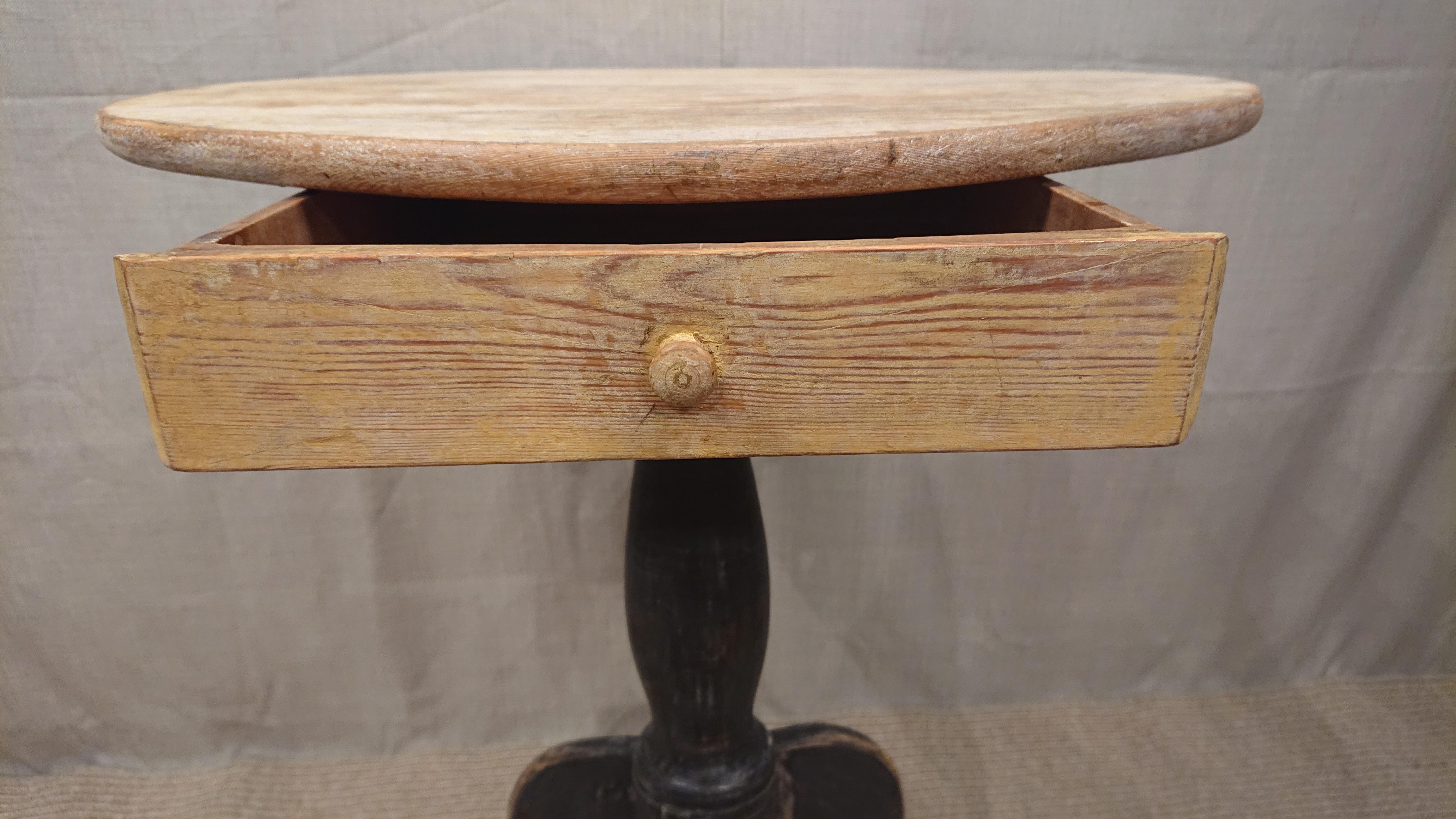 19th Century Swedish Empire Pedestal Table with Drawer & Original Paint For Sale 2