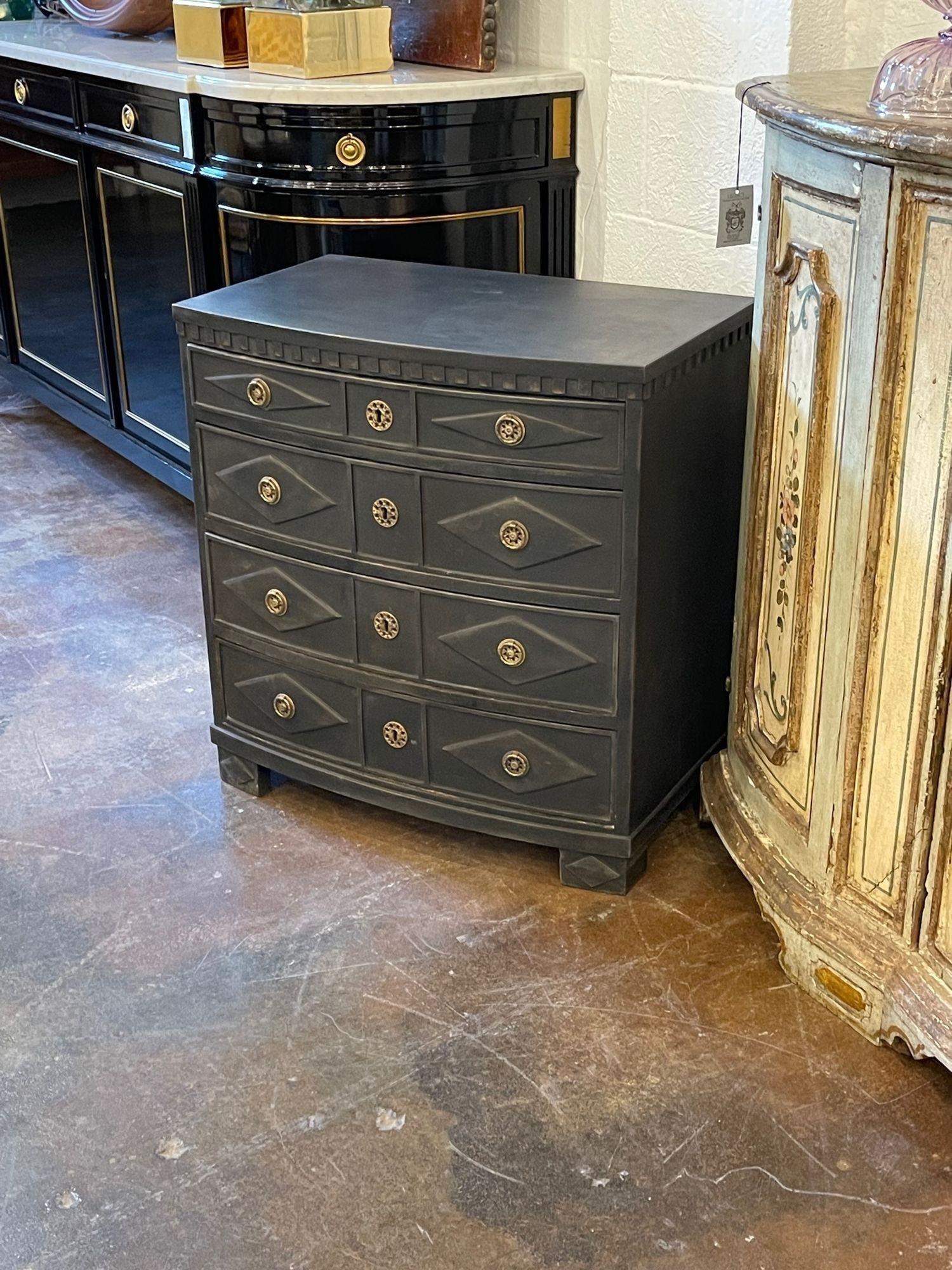 Bronze Commode noire peinte de style Empire suédois du 19ème siècle en vente