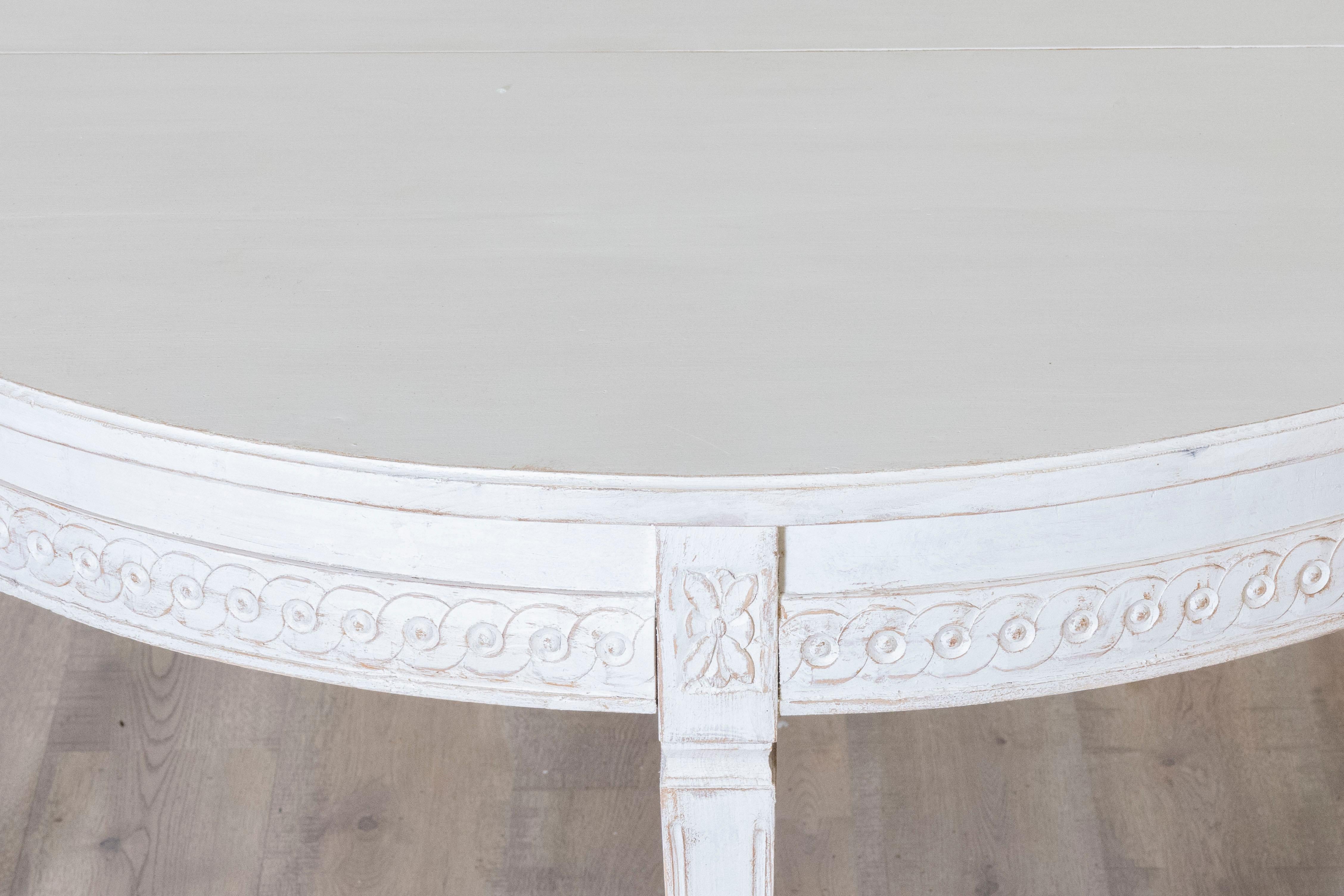 19th Century Swedish Extension Table With Three Leaves In Good Condition In Atlanta, GA