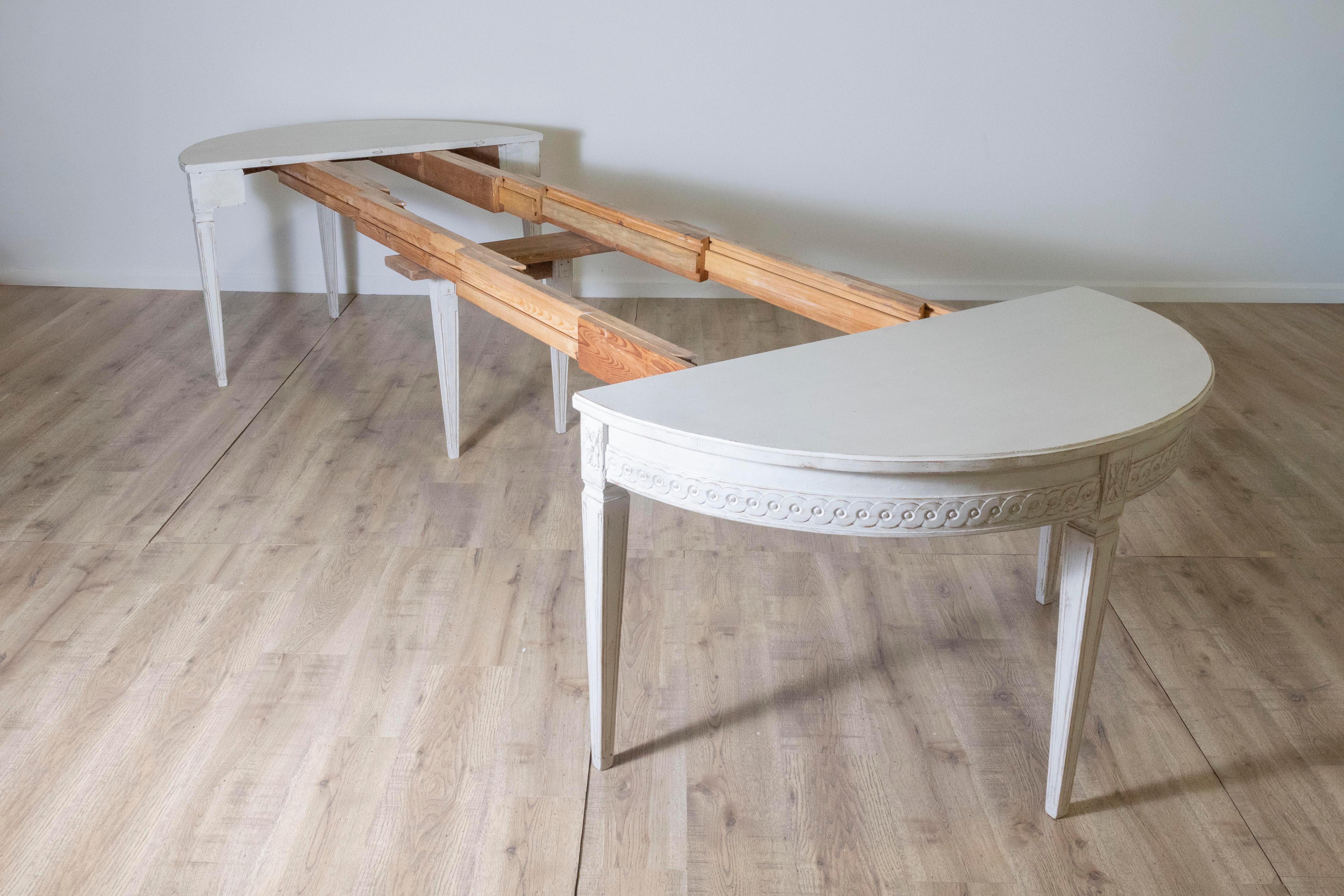 Pine 19th Century Swedish Extension Table With Three Leaves