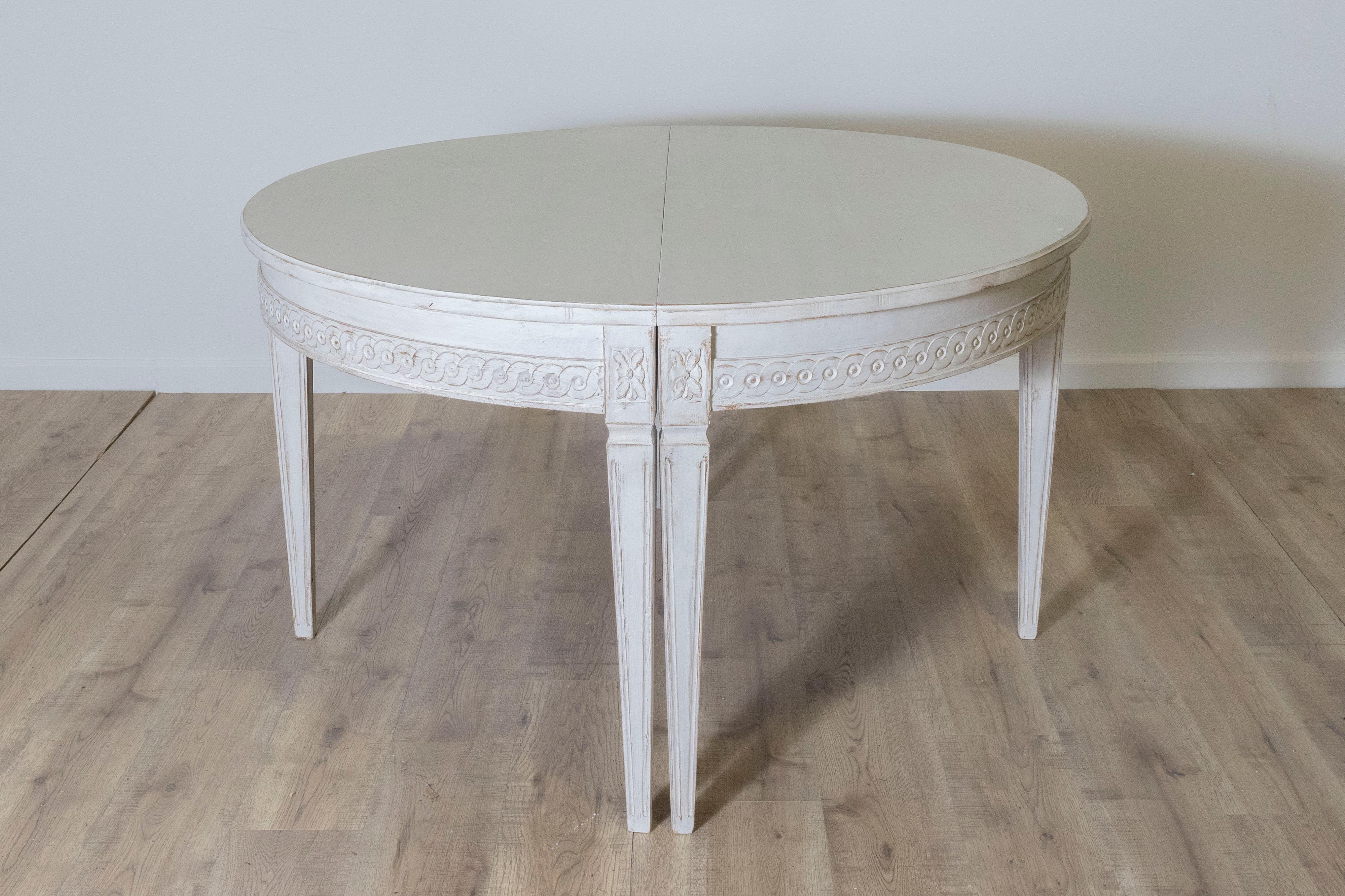 19th Century Swedish Extension Table With Three Leaves 3