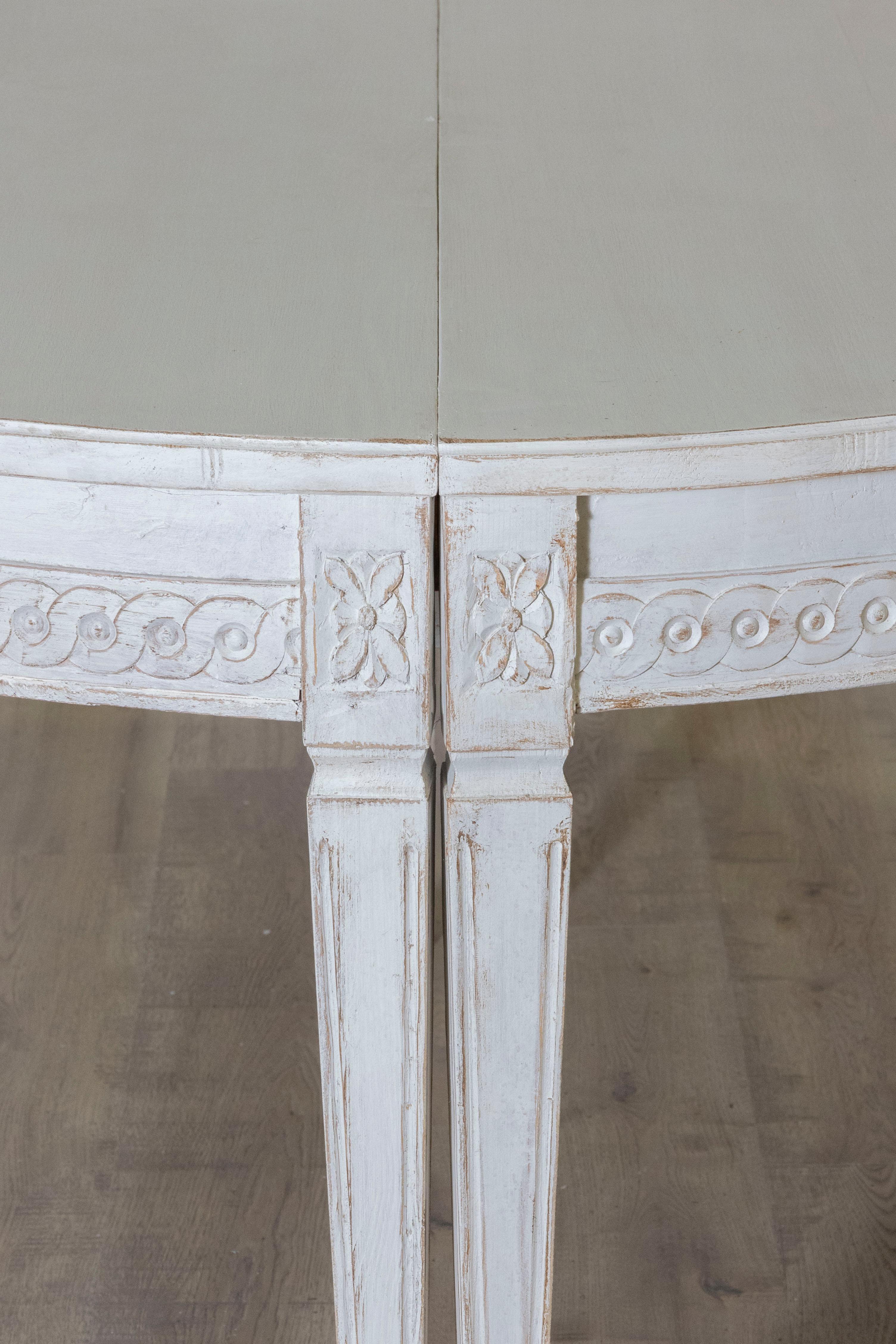 19th Century Swedish Extension Table With Three Leaves 4