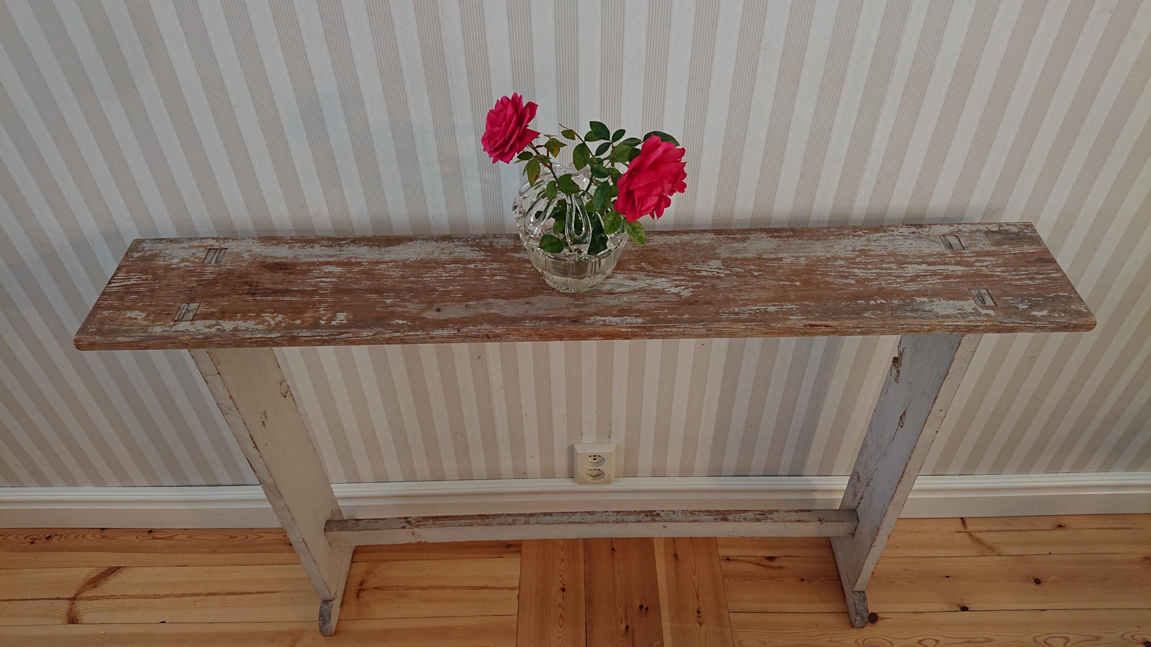 Gustavian 19th Century Swedish Flower Table with Originalpaint For Sale