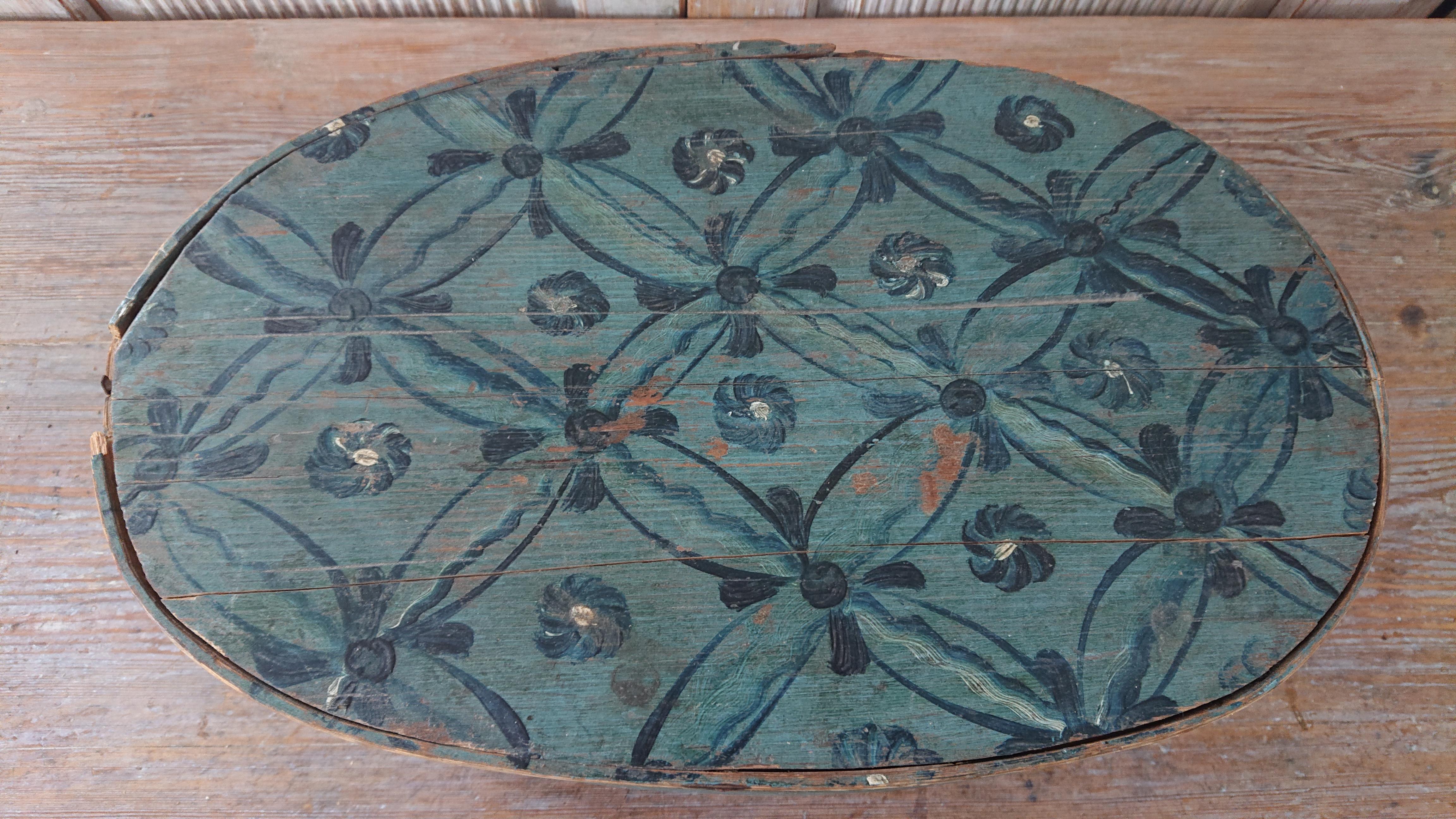 Hand-Crafted 19th Century Swedish Folk Art Bentvwood Box with Original Paint For Sale