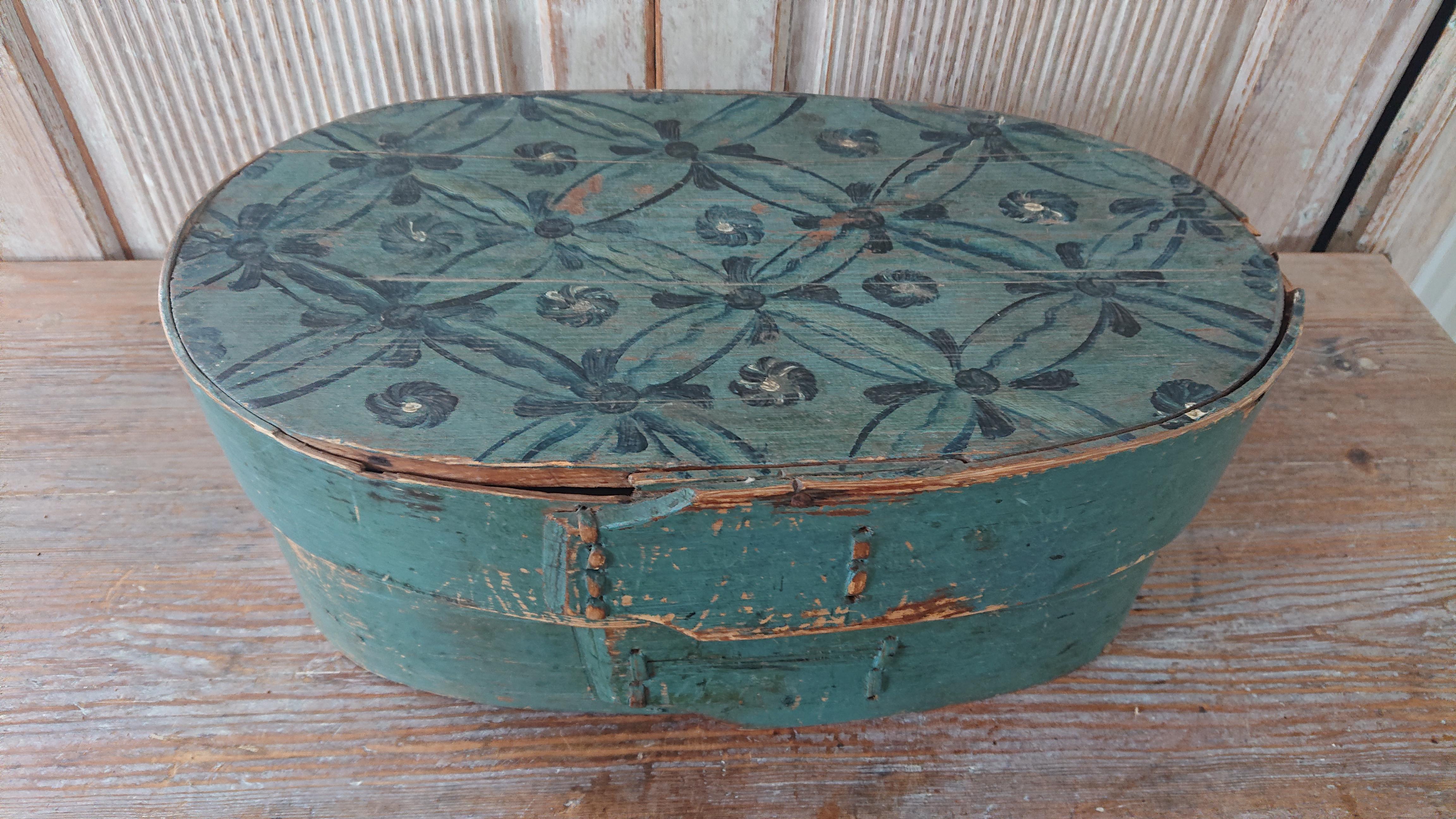 Pine 19th Century Swedish Folk Art Bentvwood Box with Original Paint For Sale