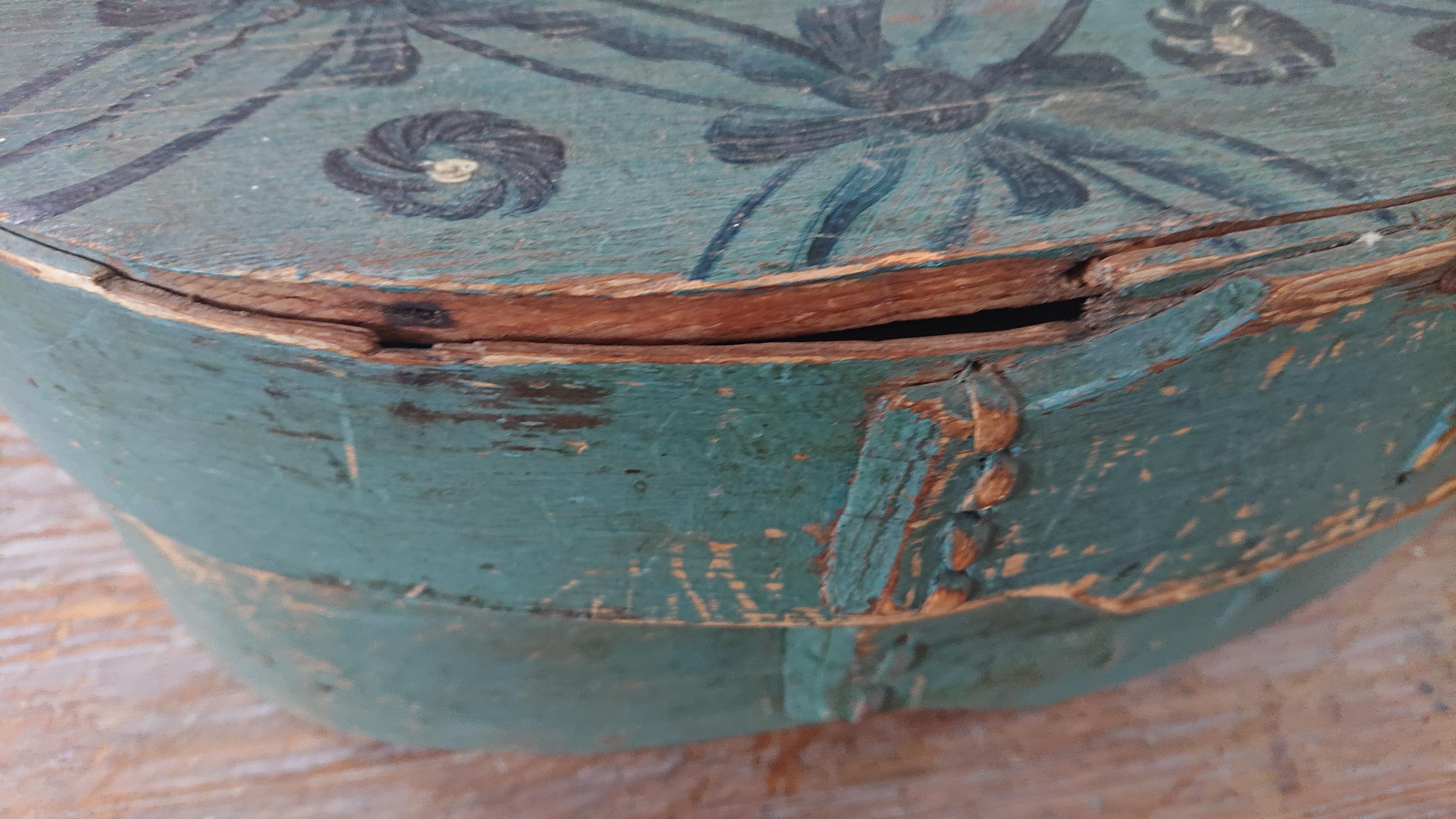 19th Century Swedish Folk Art Bentvwood Box with Original Paint For Sale 4