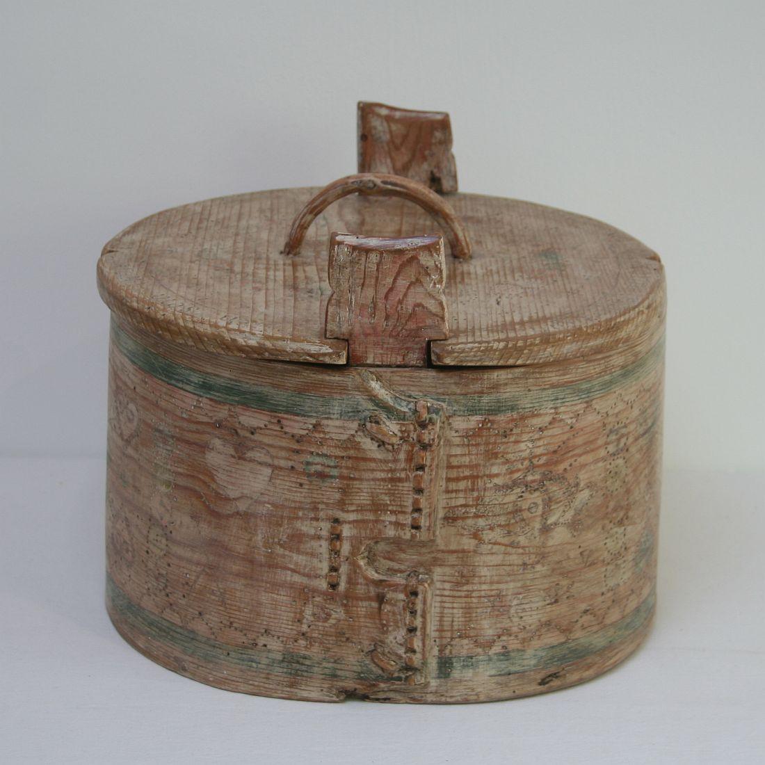 19th Century Swedish Folk Art Bentwood Box In Good Condition In Buisson, FR