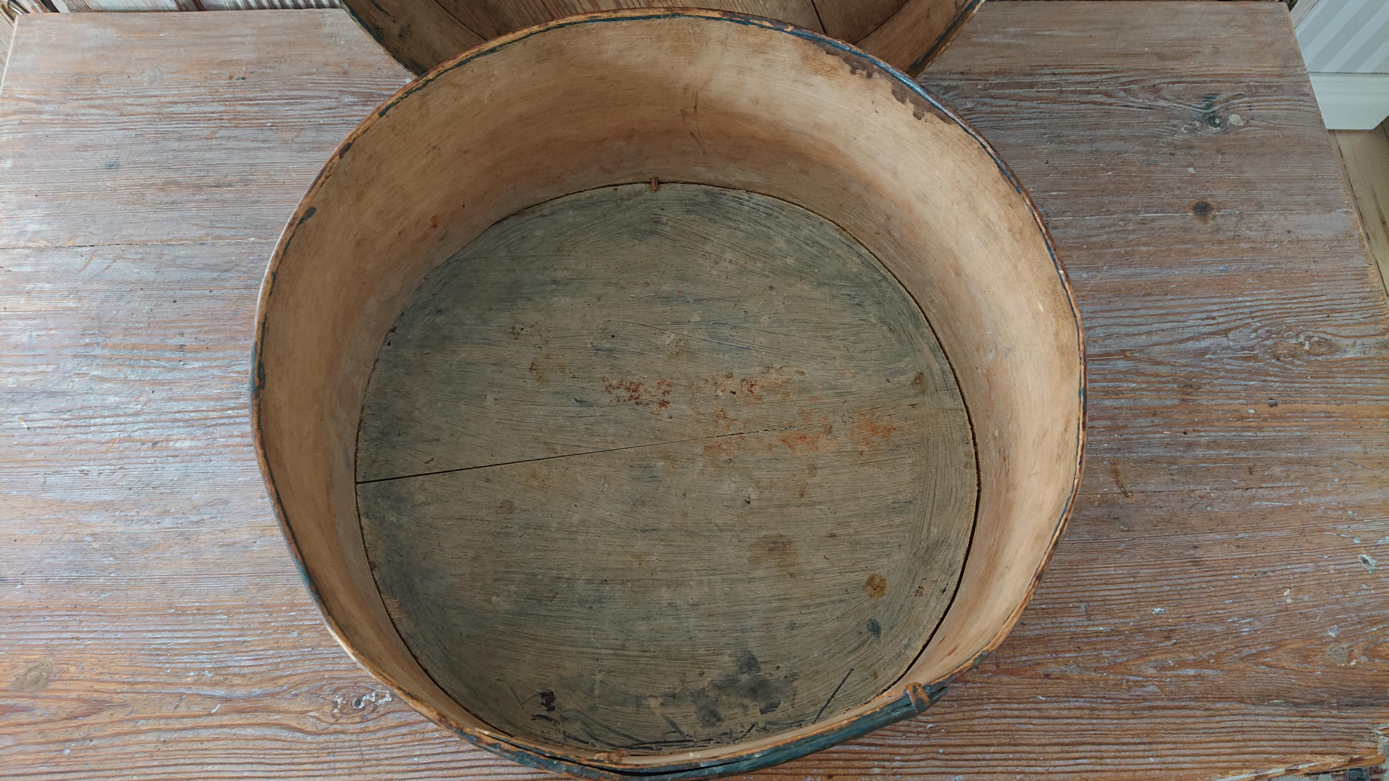 Scatola in legno di bengala dell'arte popolare svedese del XIX secolo con vernice originale 3