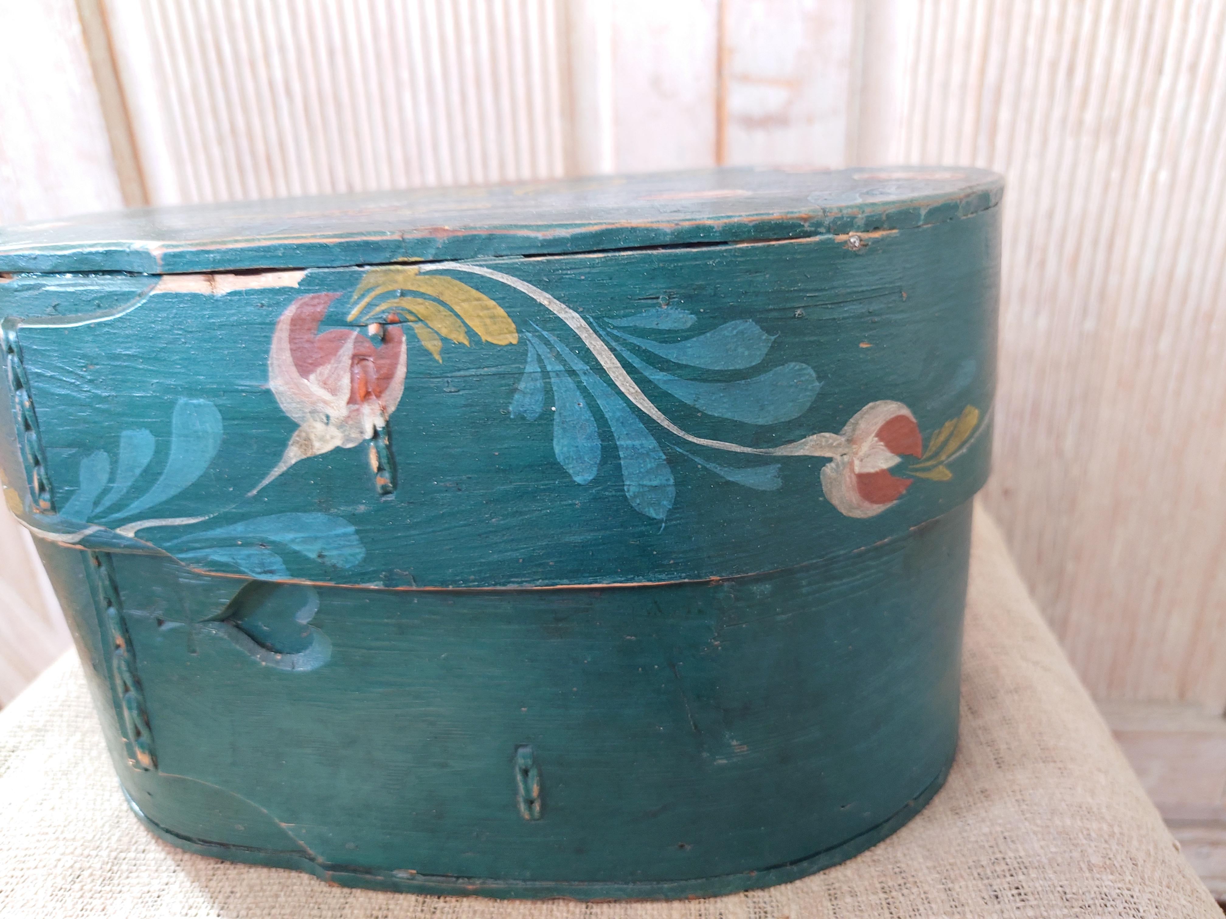 19th Century Swedish Folk Art Bentwood Box with Original Paint 6