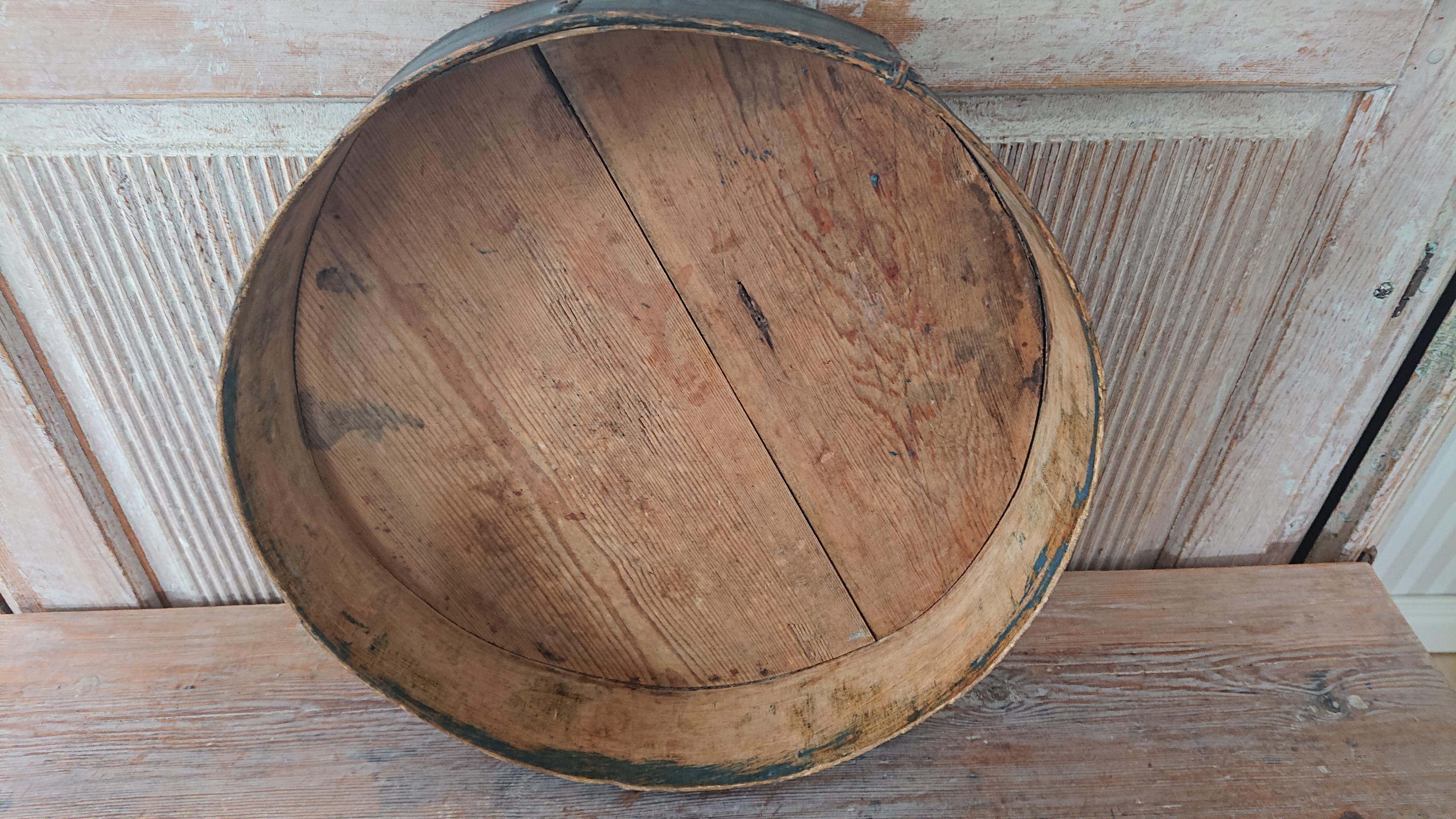 Scatola in legno di bengala dell'arte popolare svedese del XIX secolo con vernice originale 4