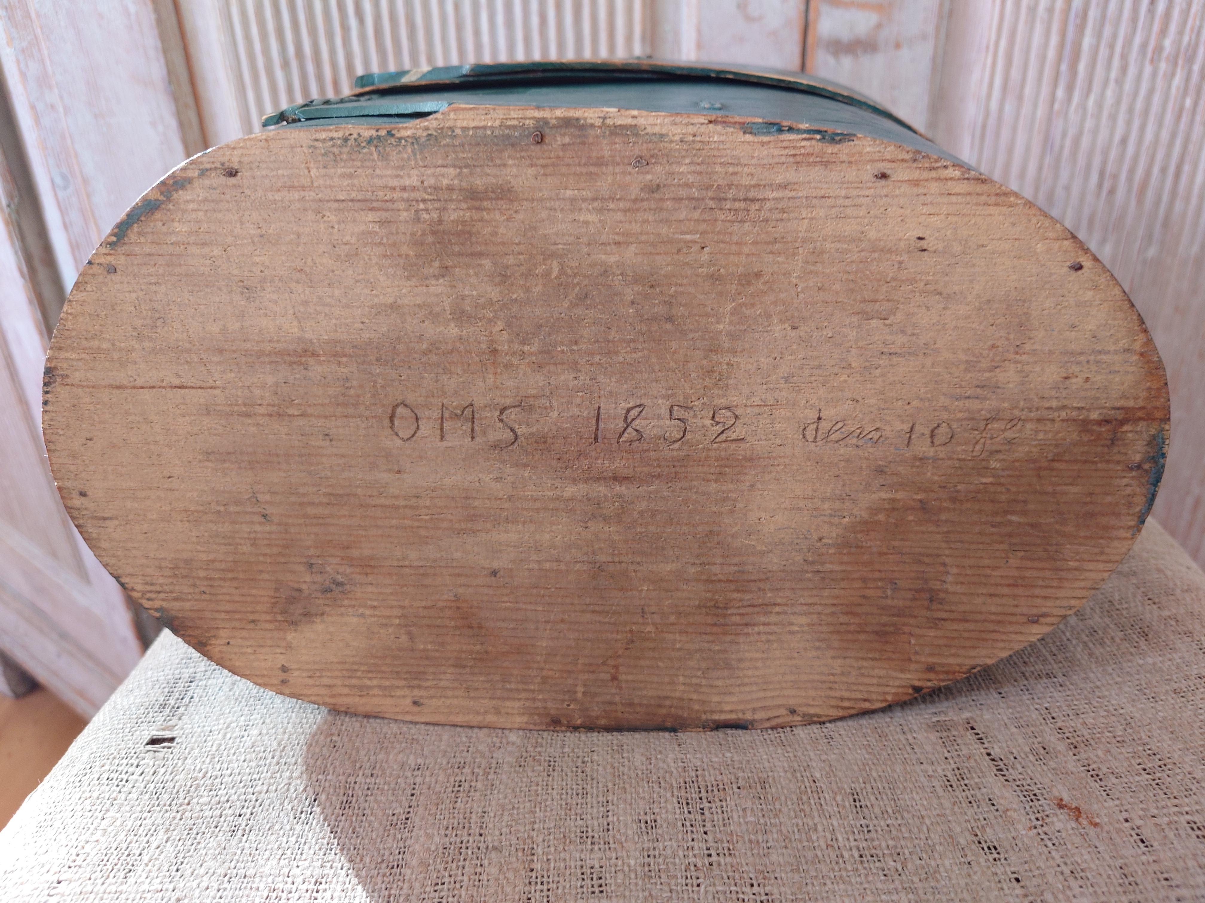19th Century Swedish Folk Art Bentwood Box with Original Paint 7