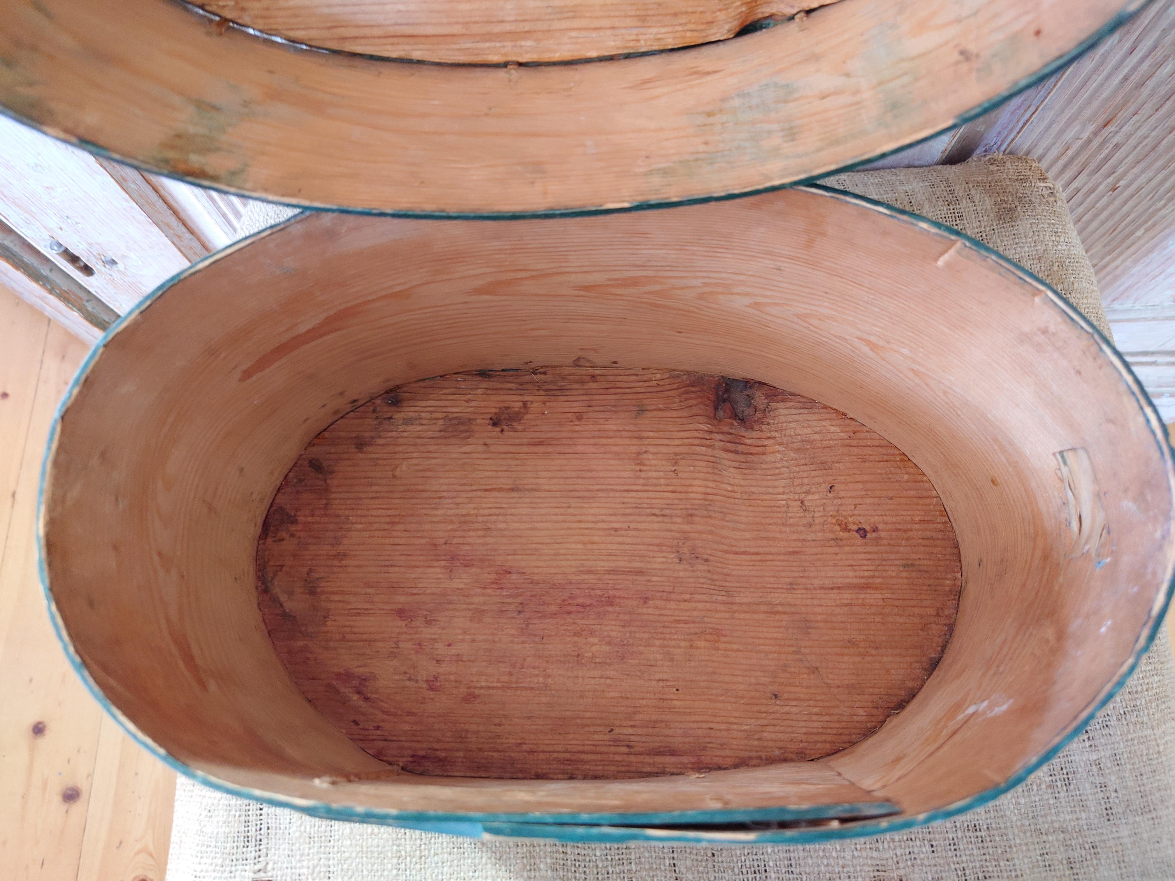 19th Century Swedish Folk Art Bentwood Box with Original Paint 9