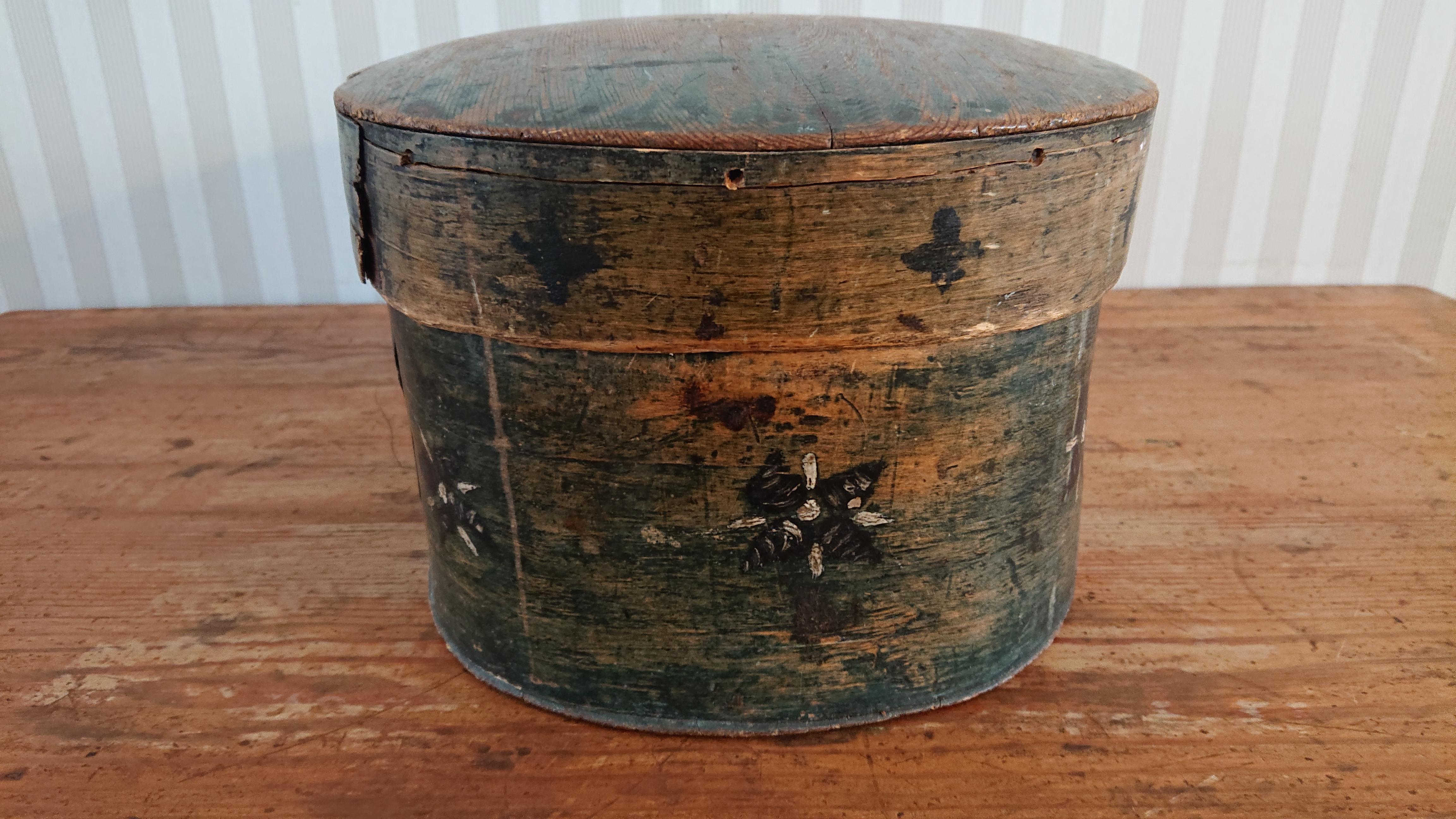 Hand-Carved 19th Century Swedish Folk Art Bentwood Box with Original Paint  For Sale