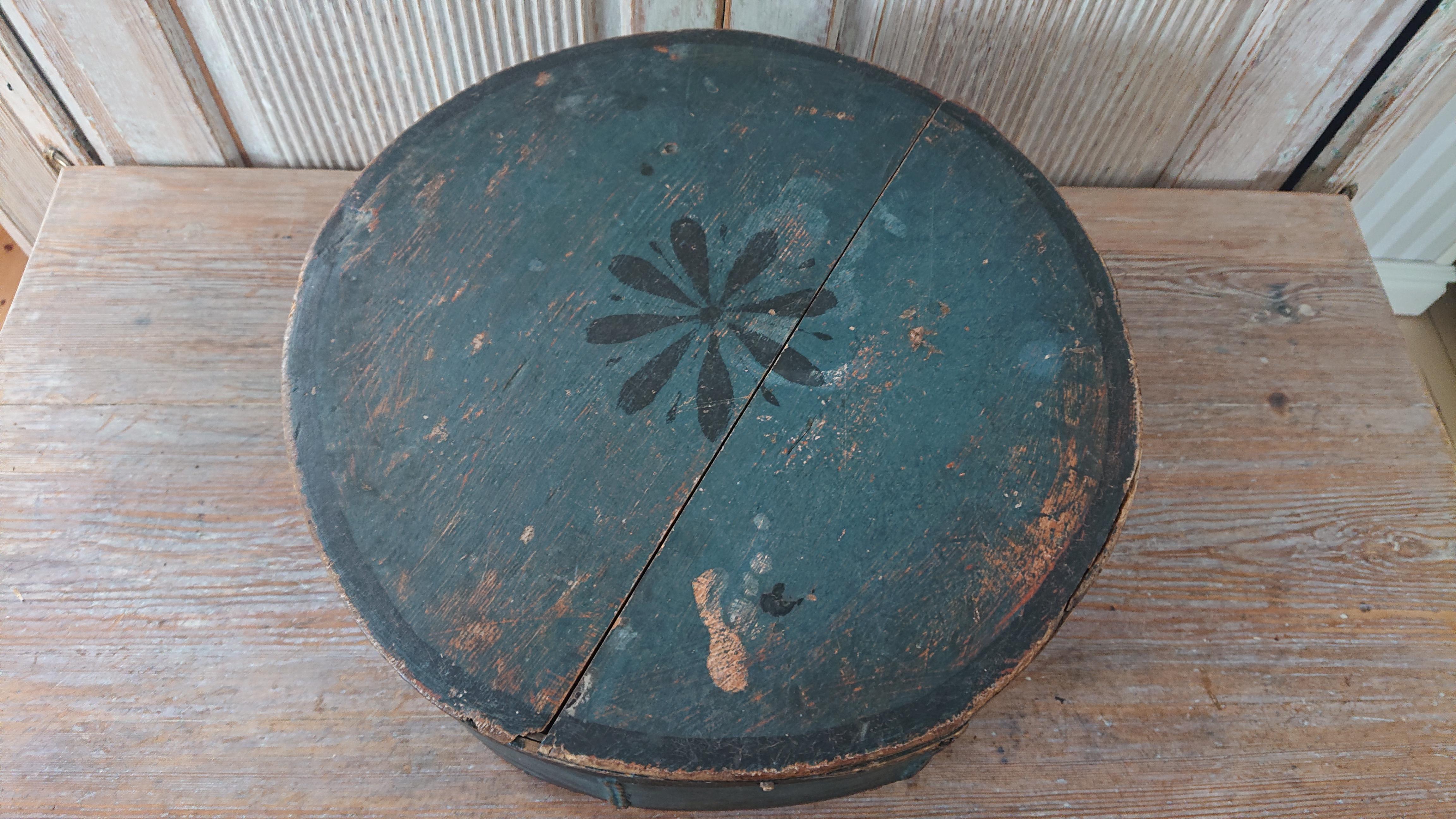 Arte popolare Scatola in legno di bengala dell'arte popolare svedese del XIX secolo con vernice originale