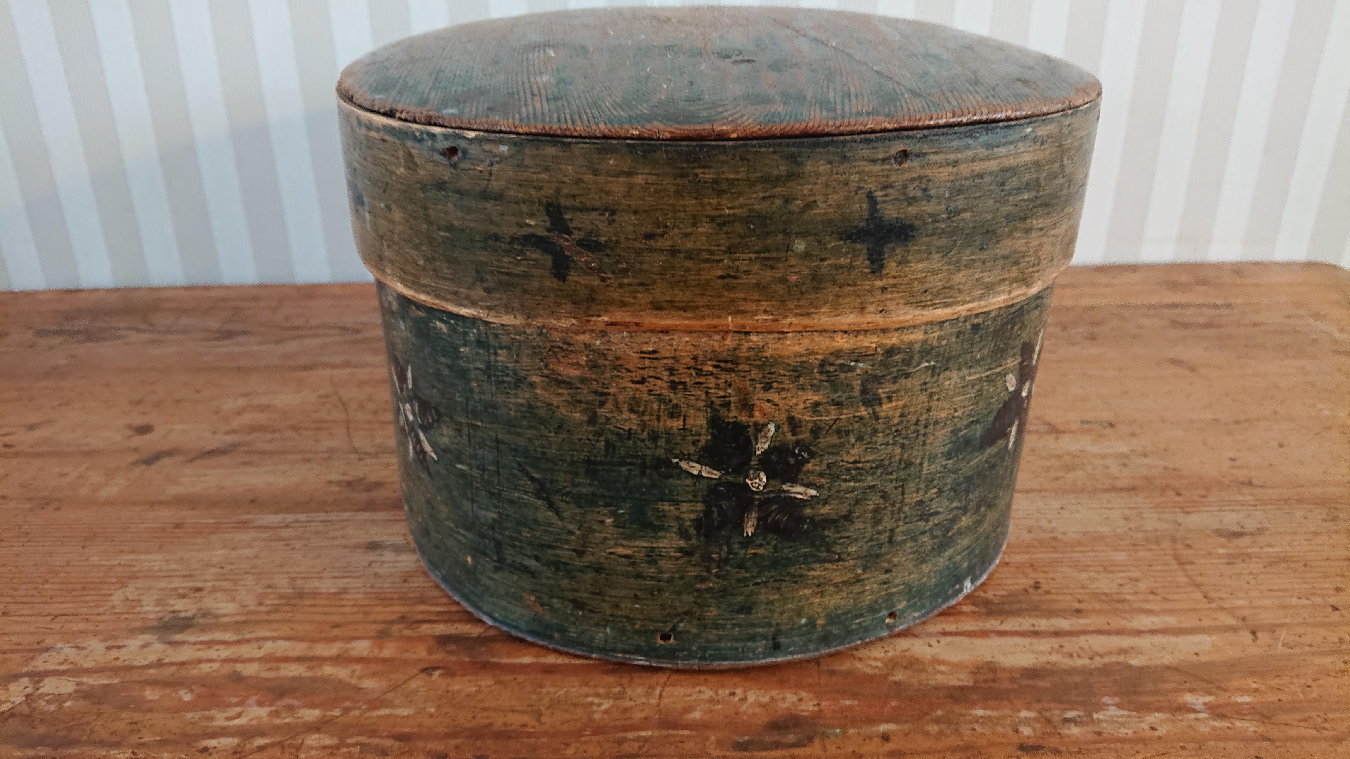 19th Century Swedish Folk Art Bentwood Box with Original Paint  In Good Condition For Sale In Boden, SE