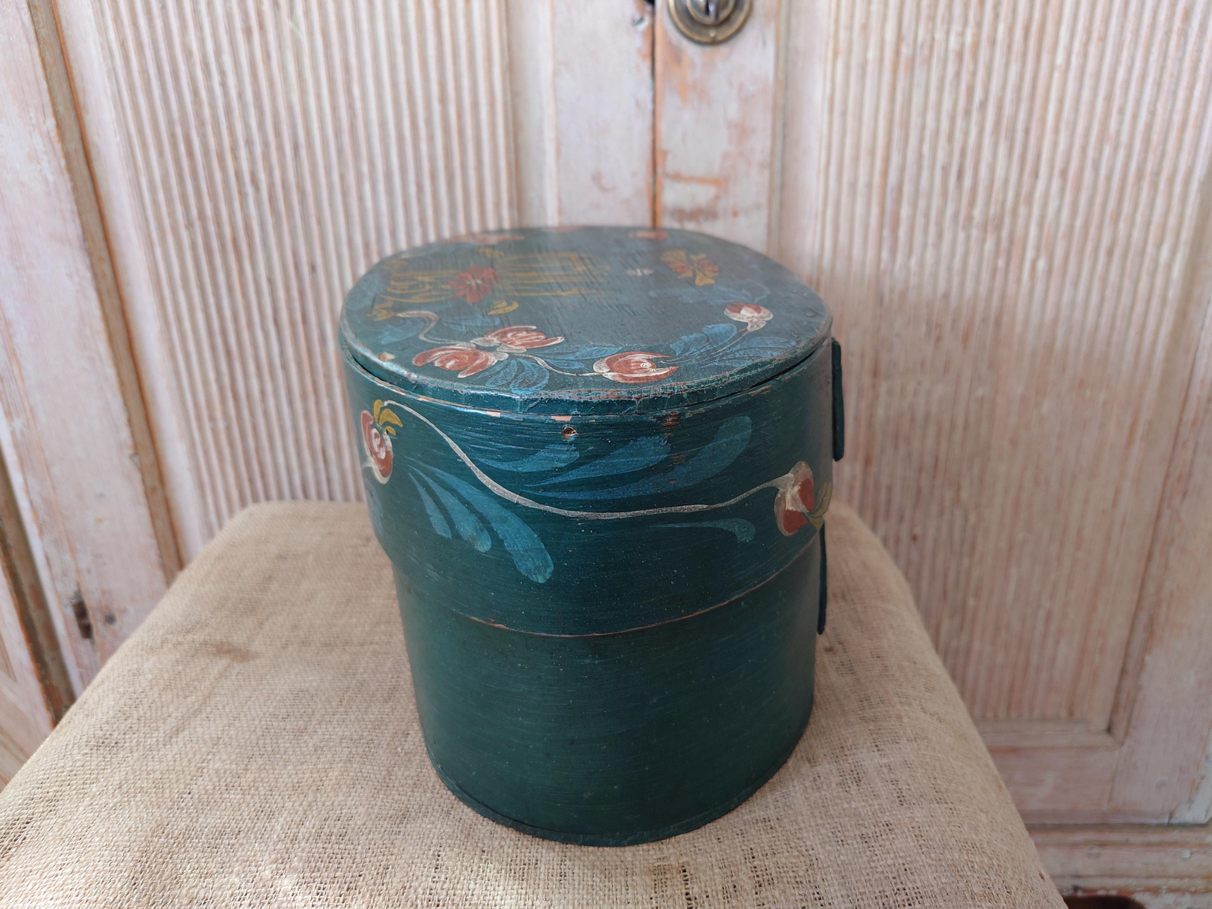 19th Century Swedish Folk Art Bentwood Box with Original Paint 1