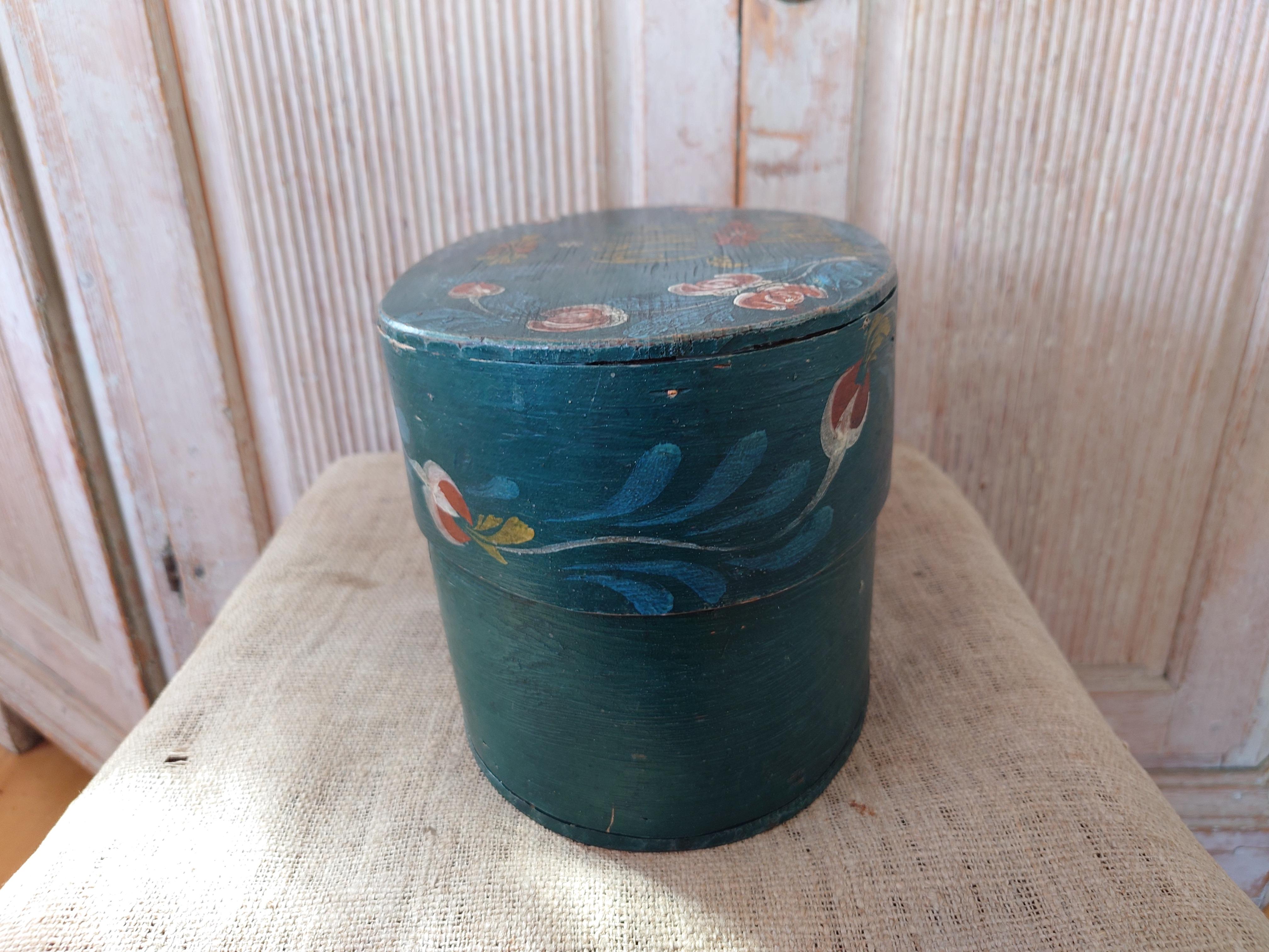 19th Century Swedish Folk Art Bentwood Box with Original Paint 3
