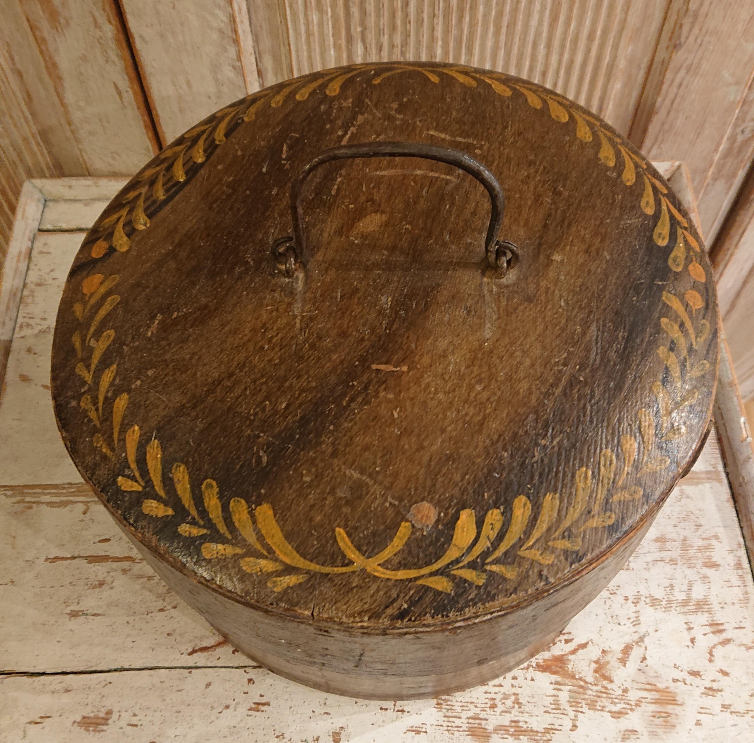 Hand-Carved 19th Century Swedish Folk Art Bentwood Box with Original Paint Swedish Antiques For Sale