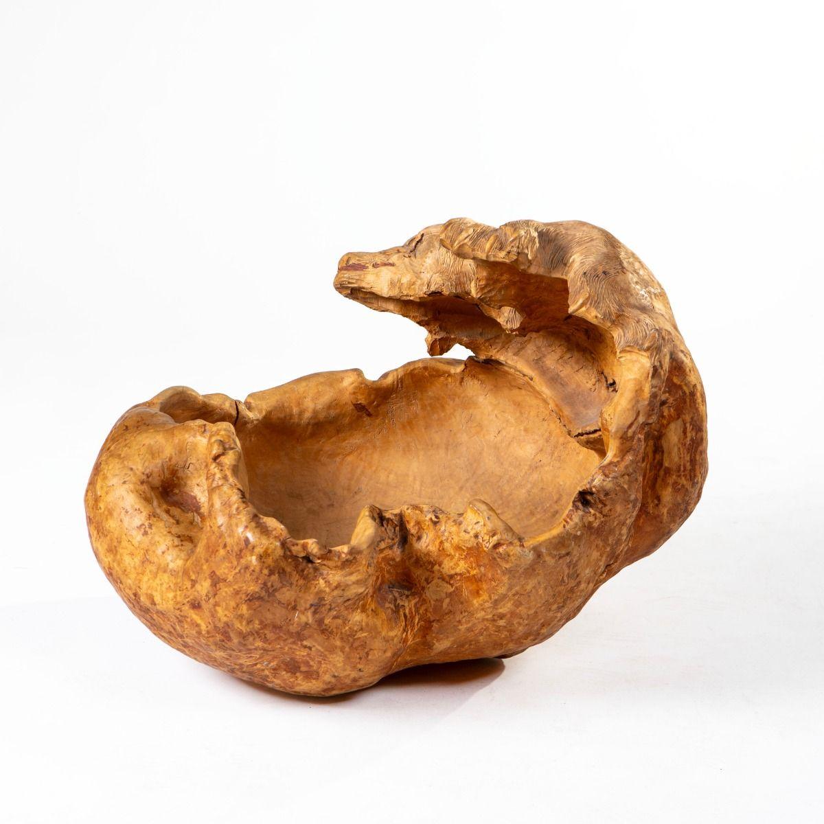 19th Century Swedish Folk Art Birch Root Bowl with Carved Dog’s Head, Signed T.S In Good Condition For Sale In Kastrup, DK