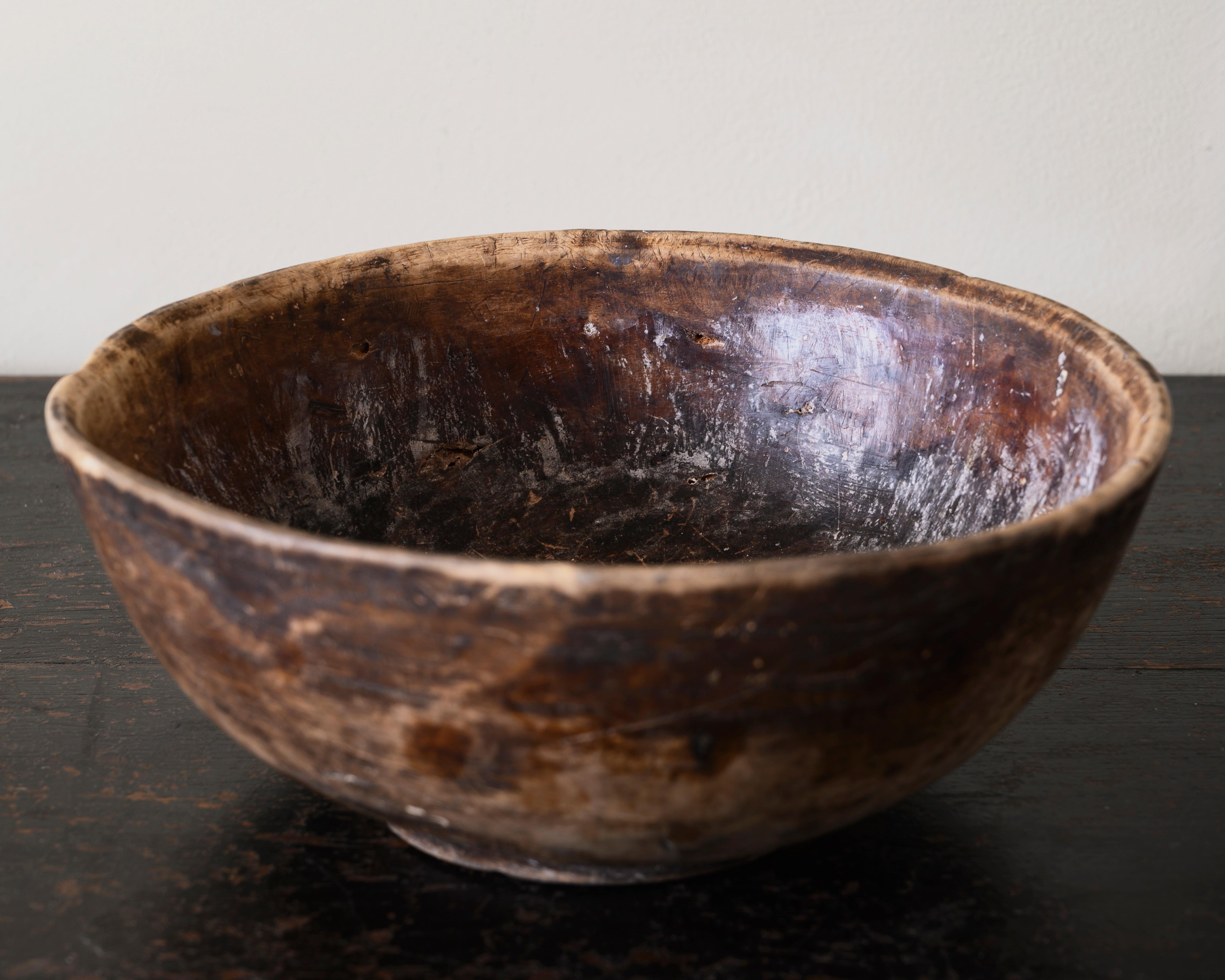 Hand-Crafted 19th Century Swedish Folk Art Bowl For Sale