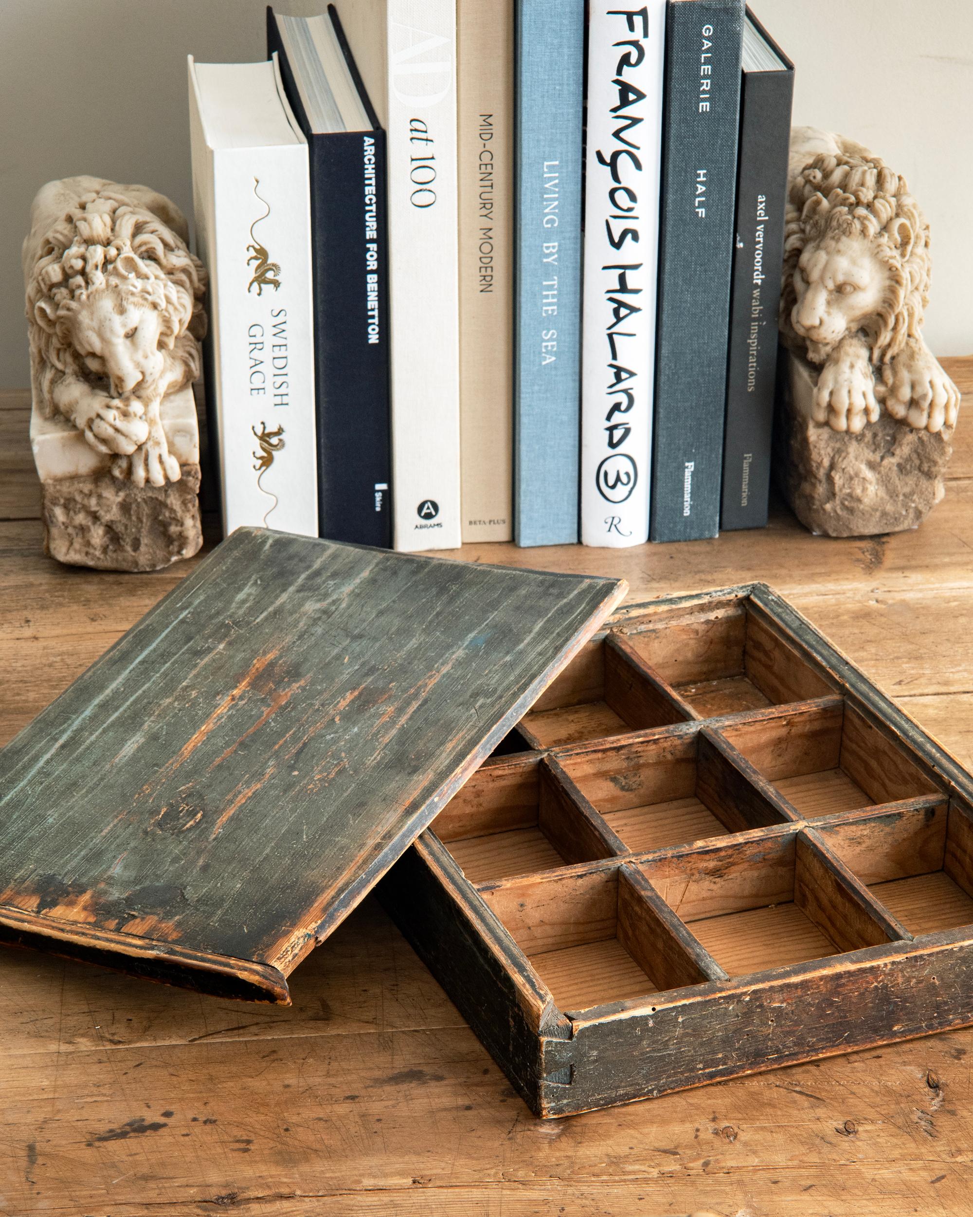 19th century Swedish Folk Art wooden box with sliding lid and a customizable interior. Ca 1800 Sweden. 
