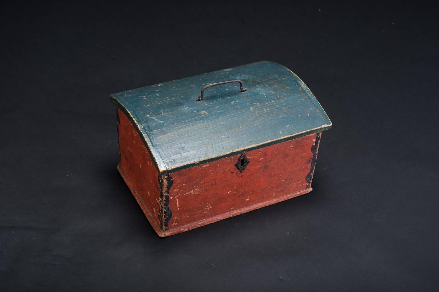 19th Century Swedish Folk Art Box with Original Paint 2