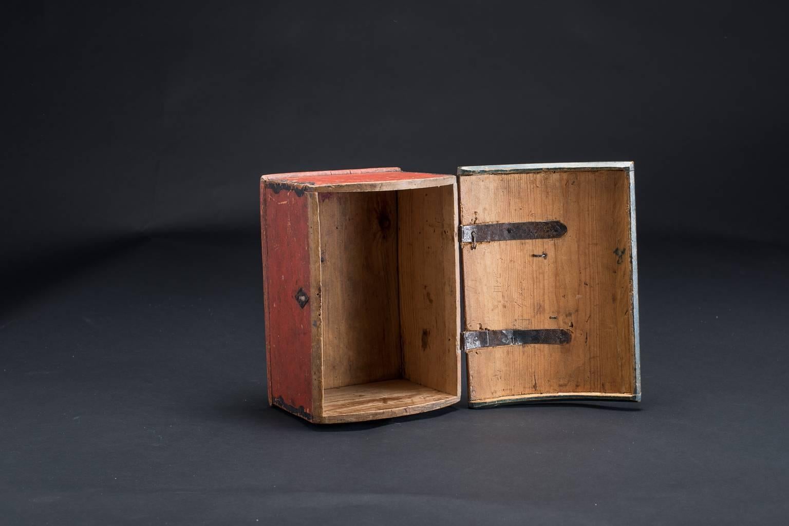 19th Century Swedish Folk Art Box with Original Paint 3
