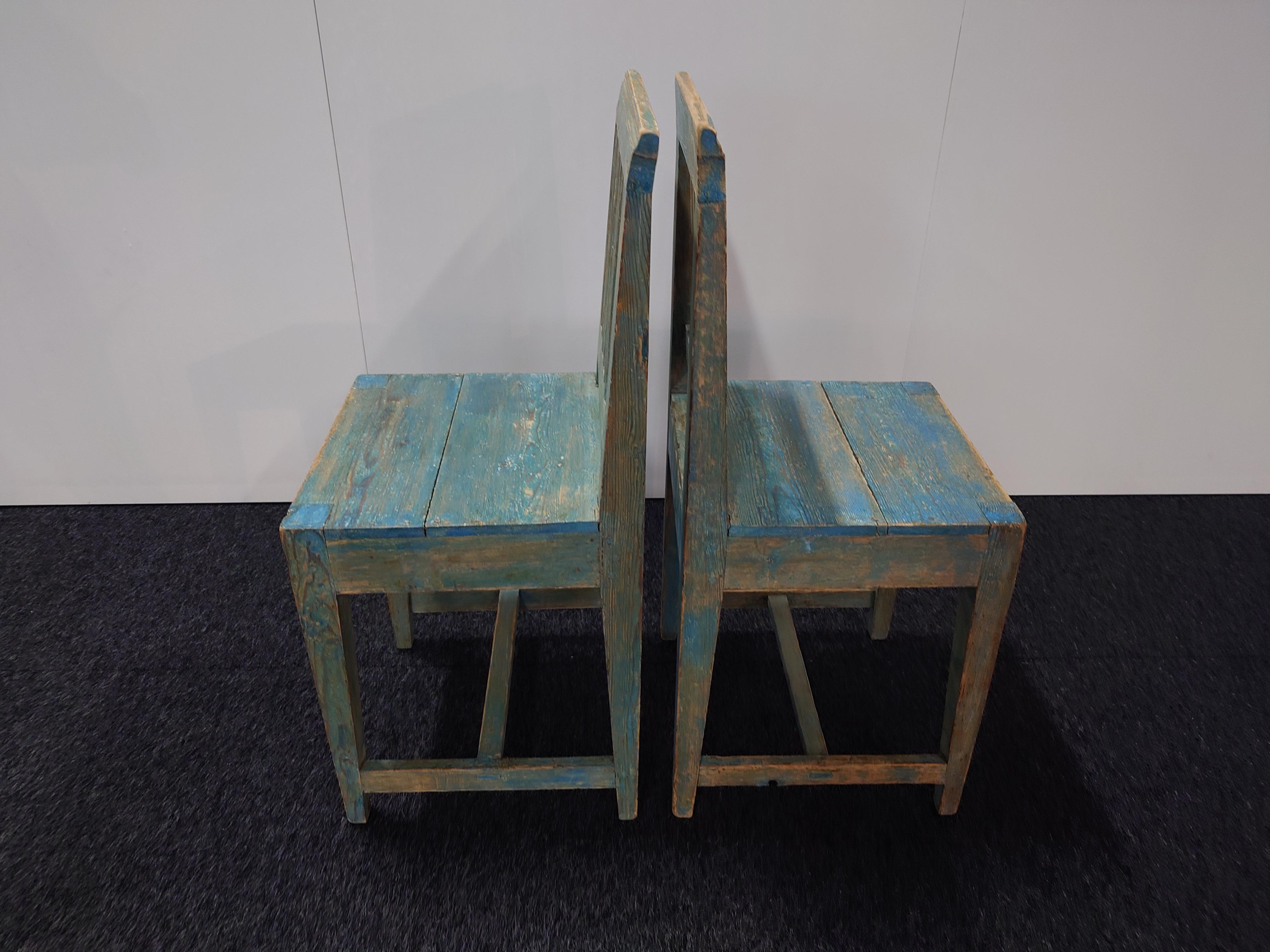 19th Century Swedish Folk Art chairs with original paint For Sale 3