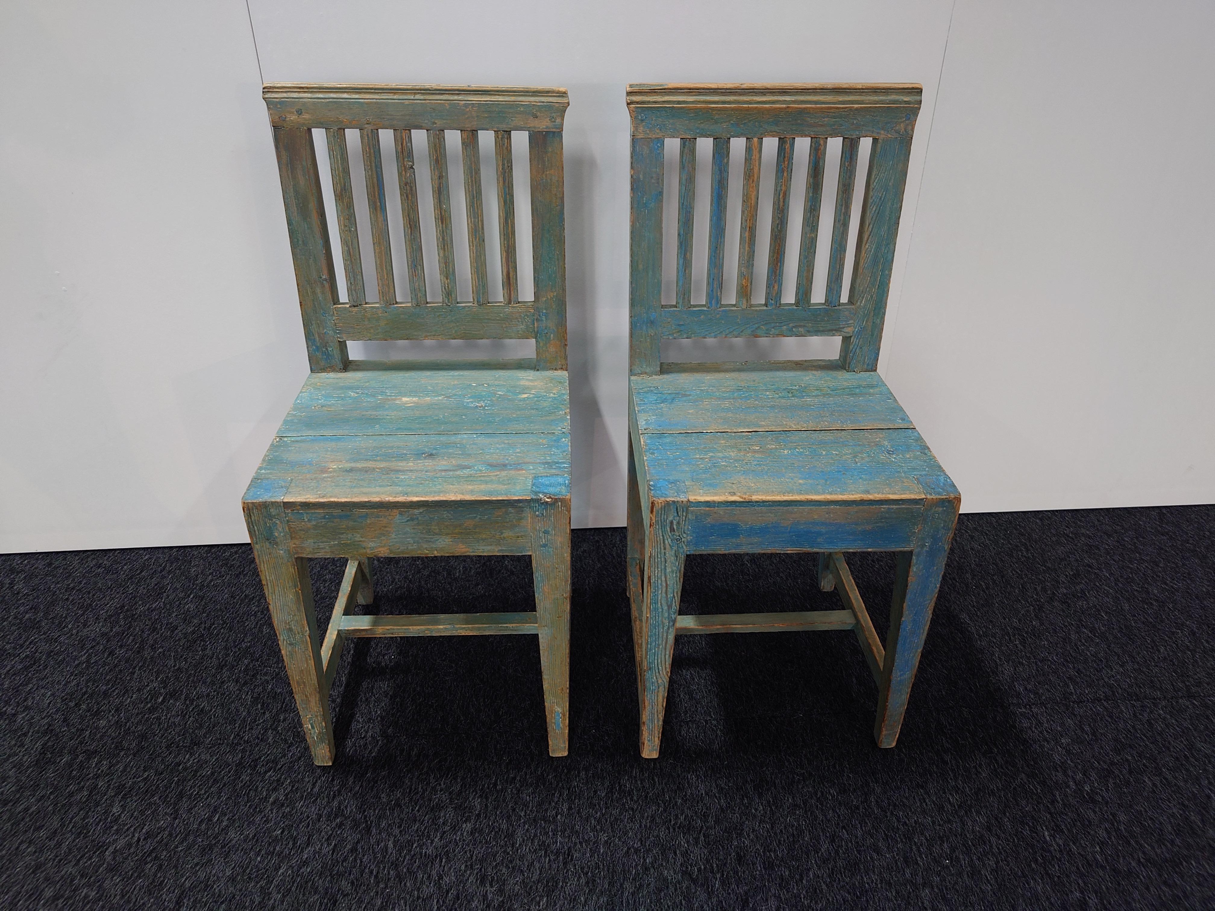19th Century Swedish Folk Art chairs with original paint For Sale 4