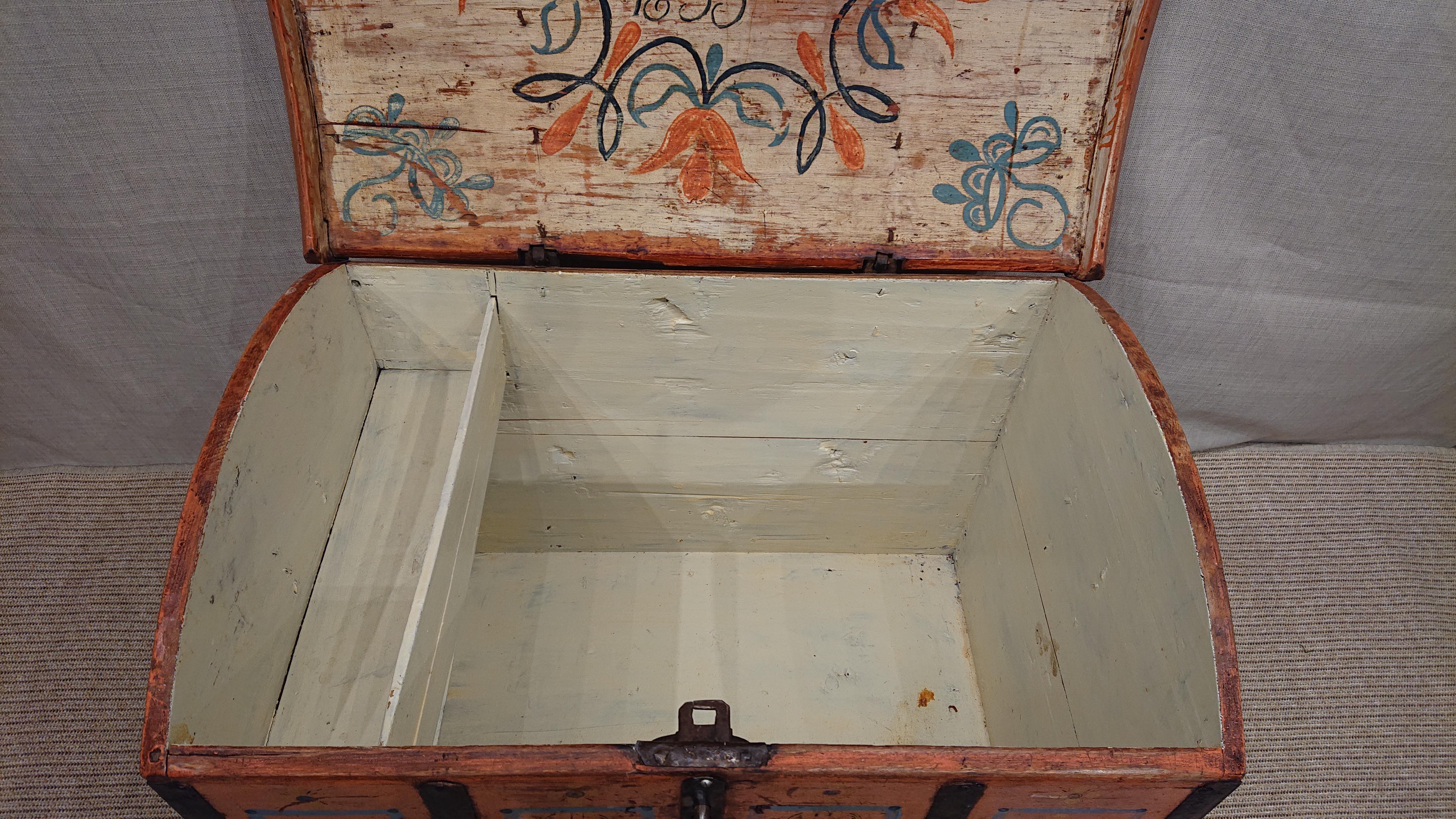 19th Century Swedish Folk Art Chest with Original Floral Paint Dated 1833 For Sale 6