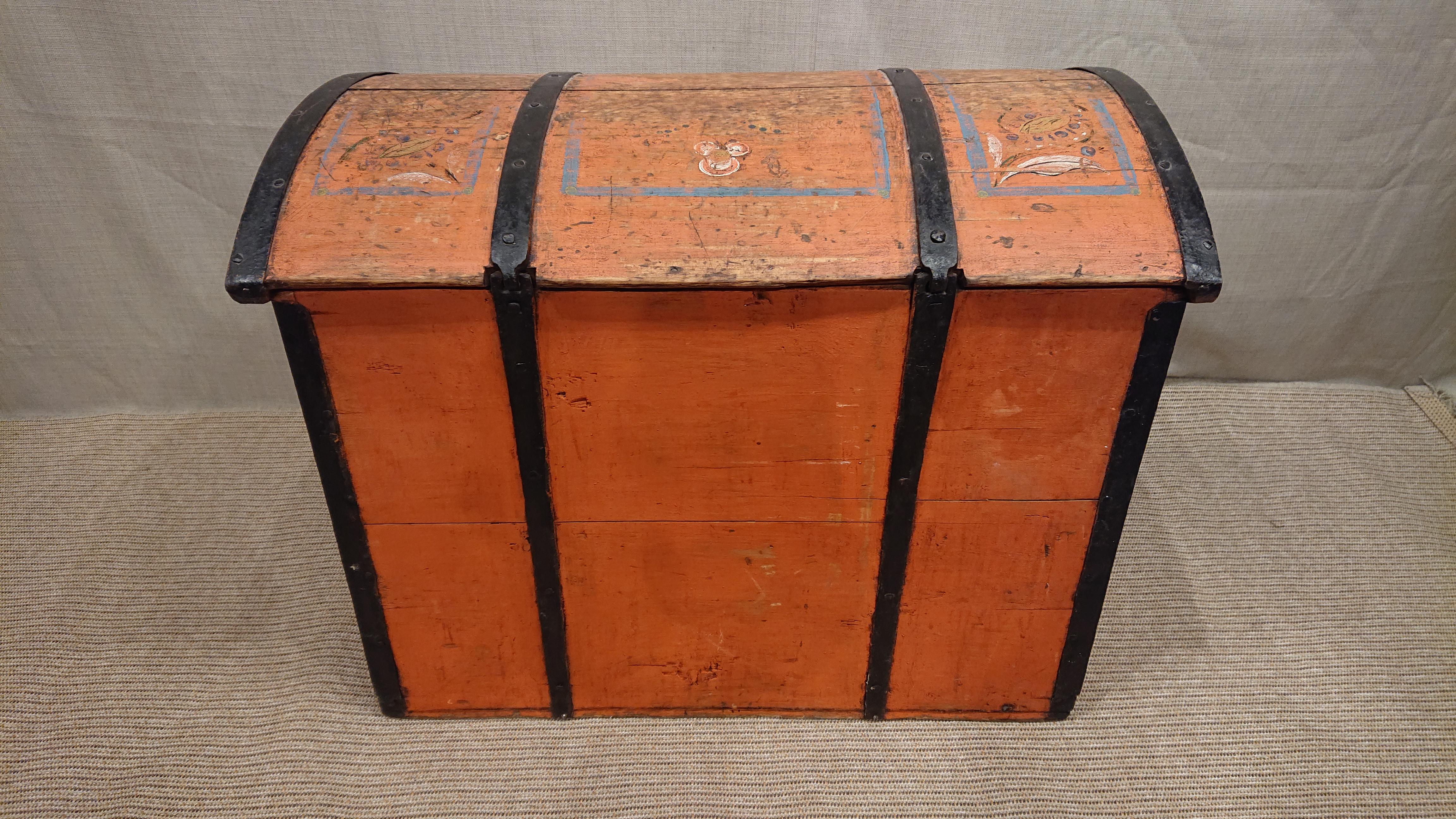 19th Century Swedish Folk Art Chest with Original Floral Paint Dated 1833 For Sale 9