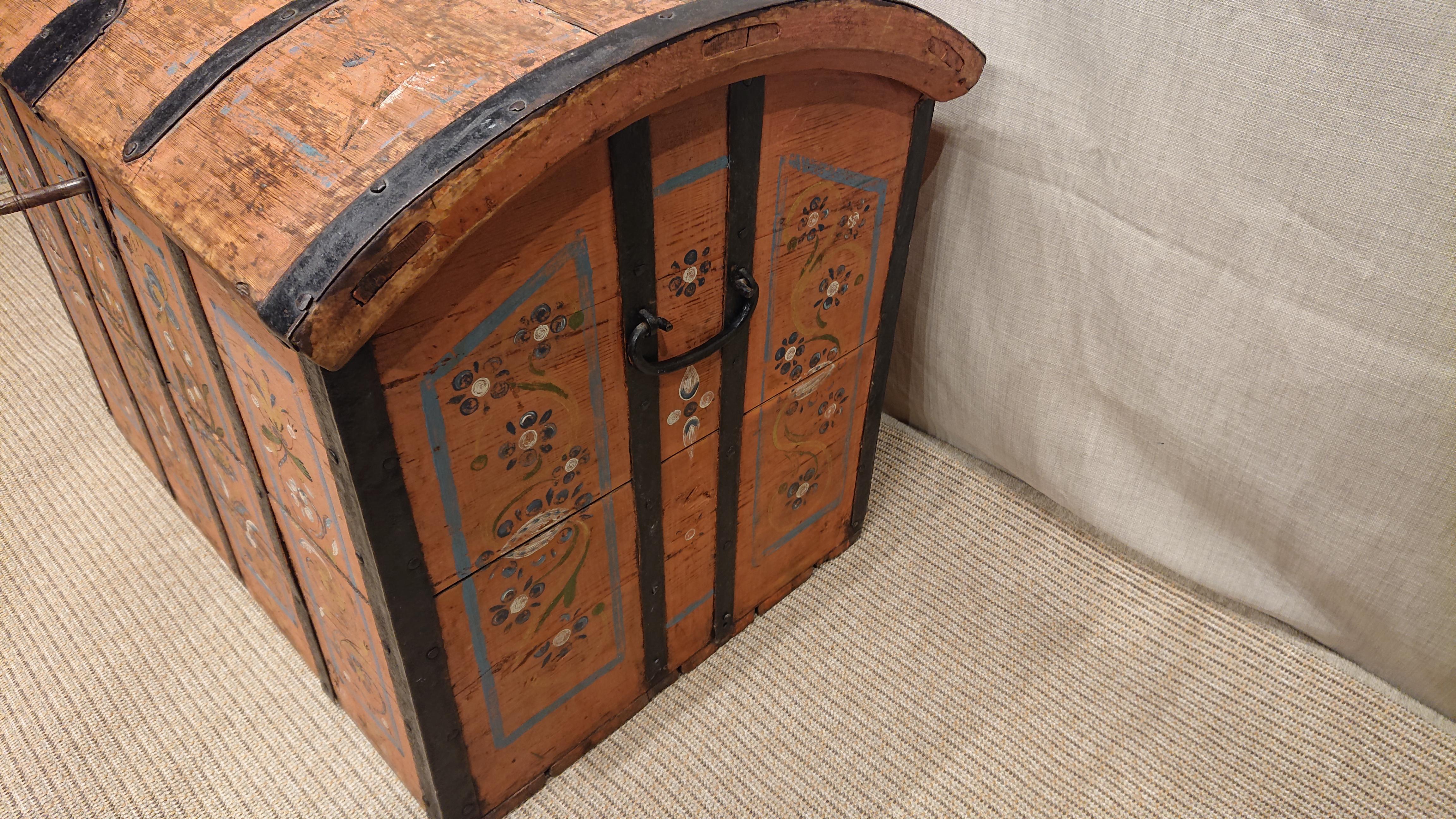 19th Century Swedish Folk Art Chest with Original Floral Paint Dated 1833 For Sale 1
