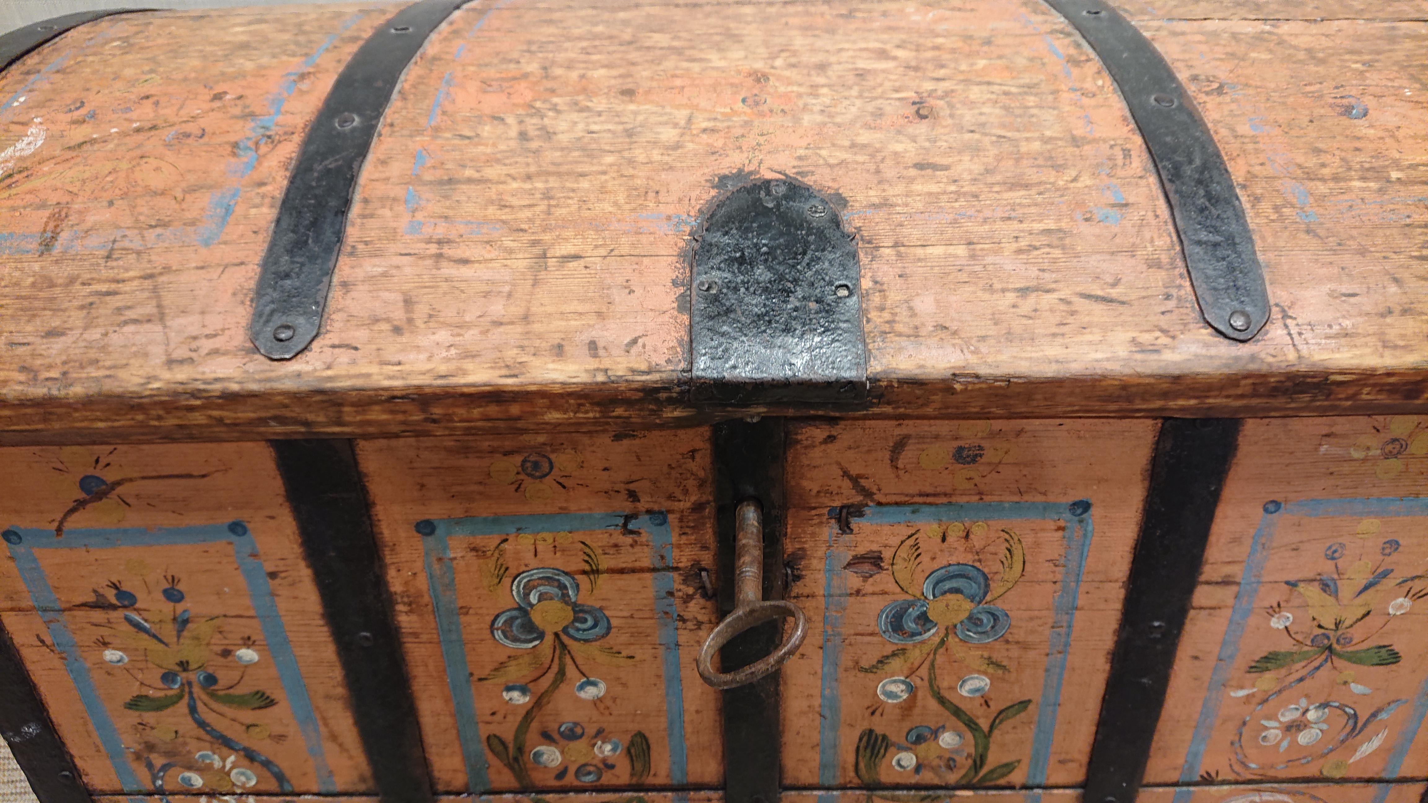 19th Century Swedish Folk Art Chest with Original Floral Paint Dated 1833 For Sale 3