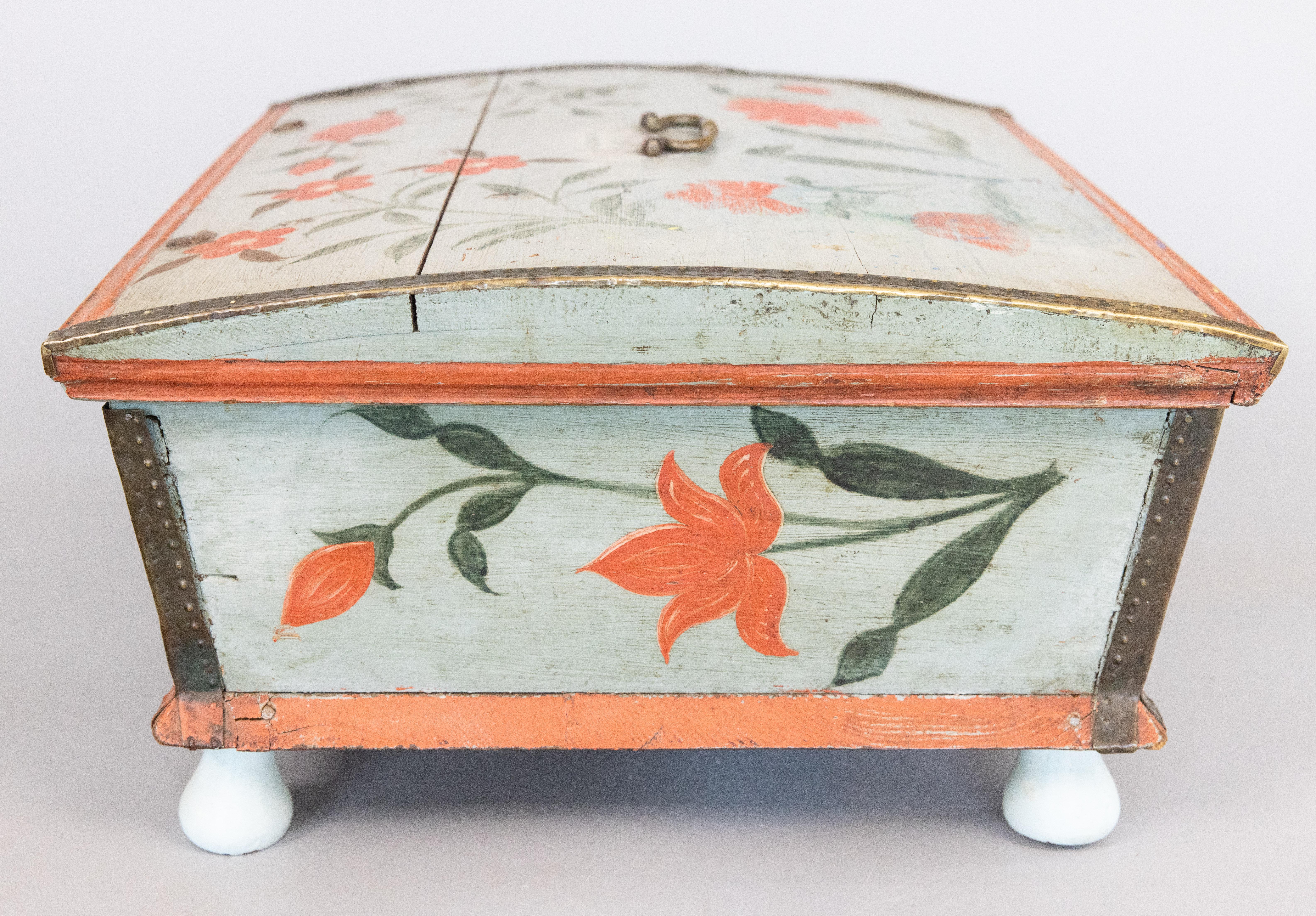 Scatola da sposa dipinta con arte popolare svedese del XIX secolo, datata 1813 In condizioni buone in vendita a Pearland, TX