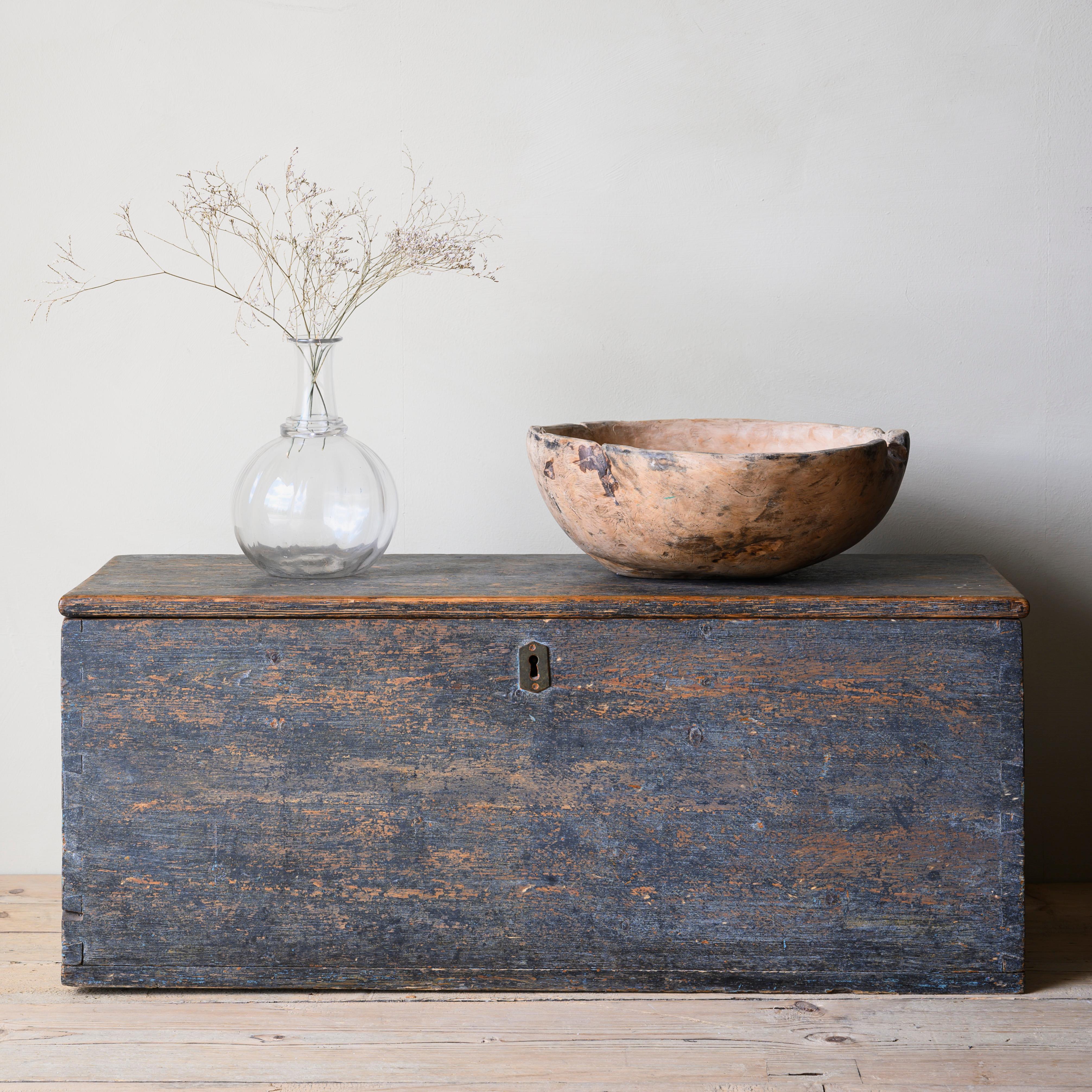 Delightful 19th century Swedish folk art root wood bowl, signed JH AKRA LTS and dated 1885.
