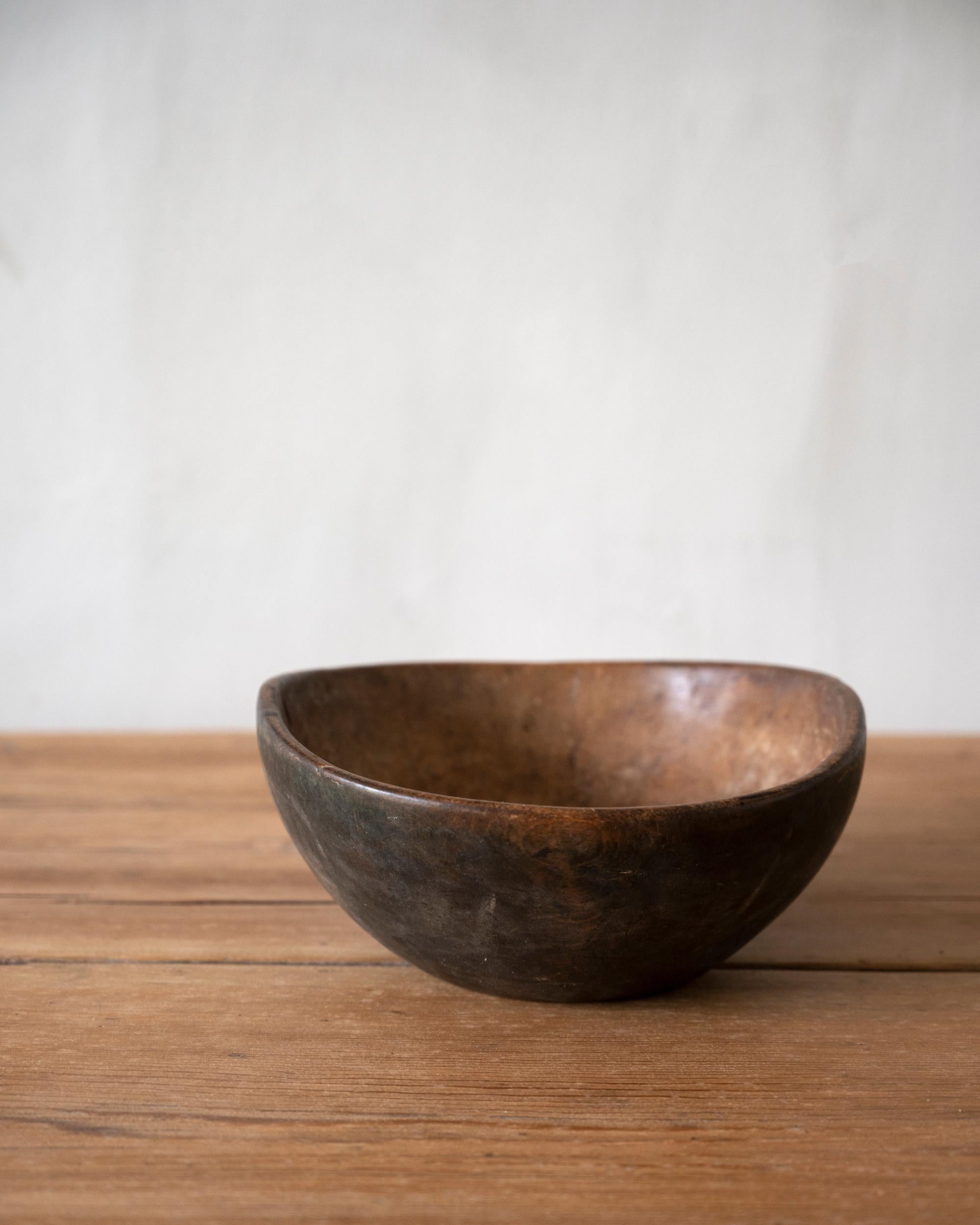 Hand-Crafted 19th century Swedish Folk Art Root Wood Bowl For Sale