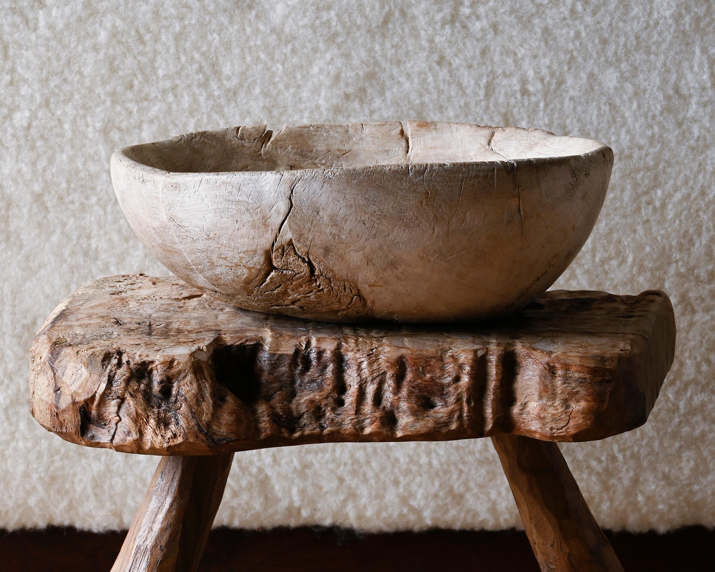 19th Century Swedish Folk Art Root Wood Bowl In Good Condition For Sale In Mjöhult, SE