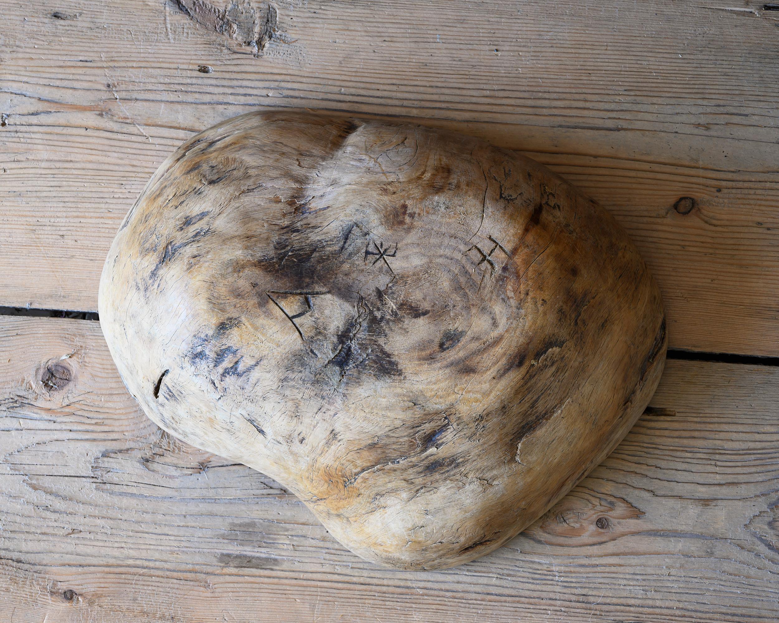 19th Century Swedish Folk Art Root Wood Bowl For Sale 4