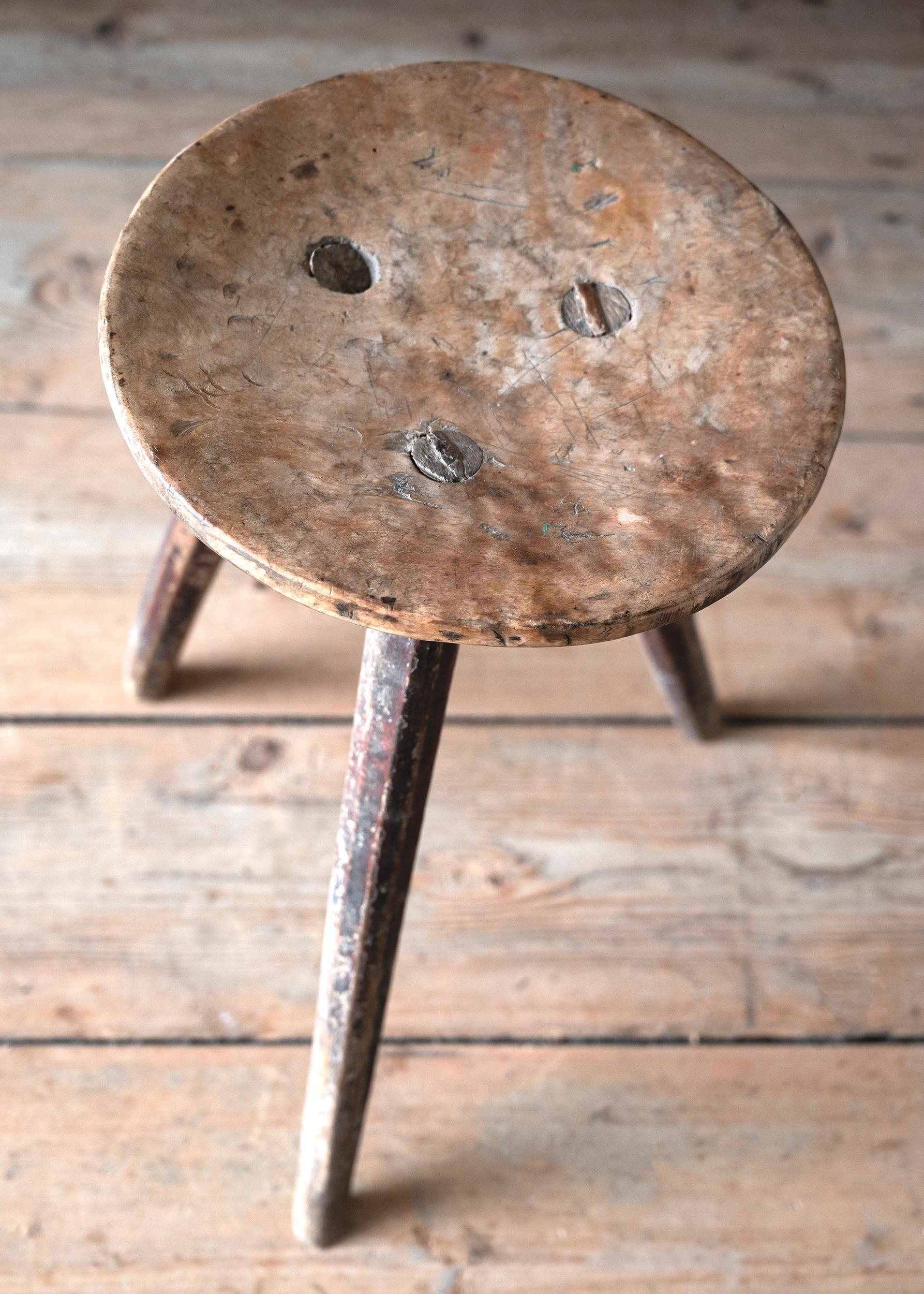 19th Century Swedish Folk Art Stool In Good Condition For Sale In Mjöhult, SE