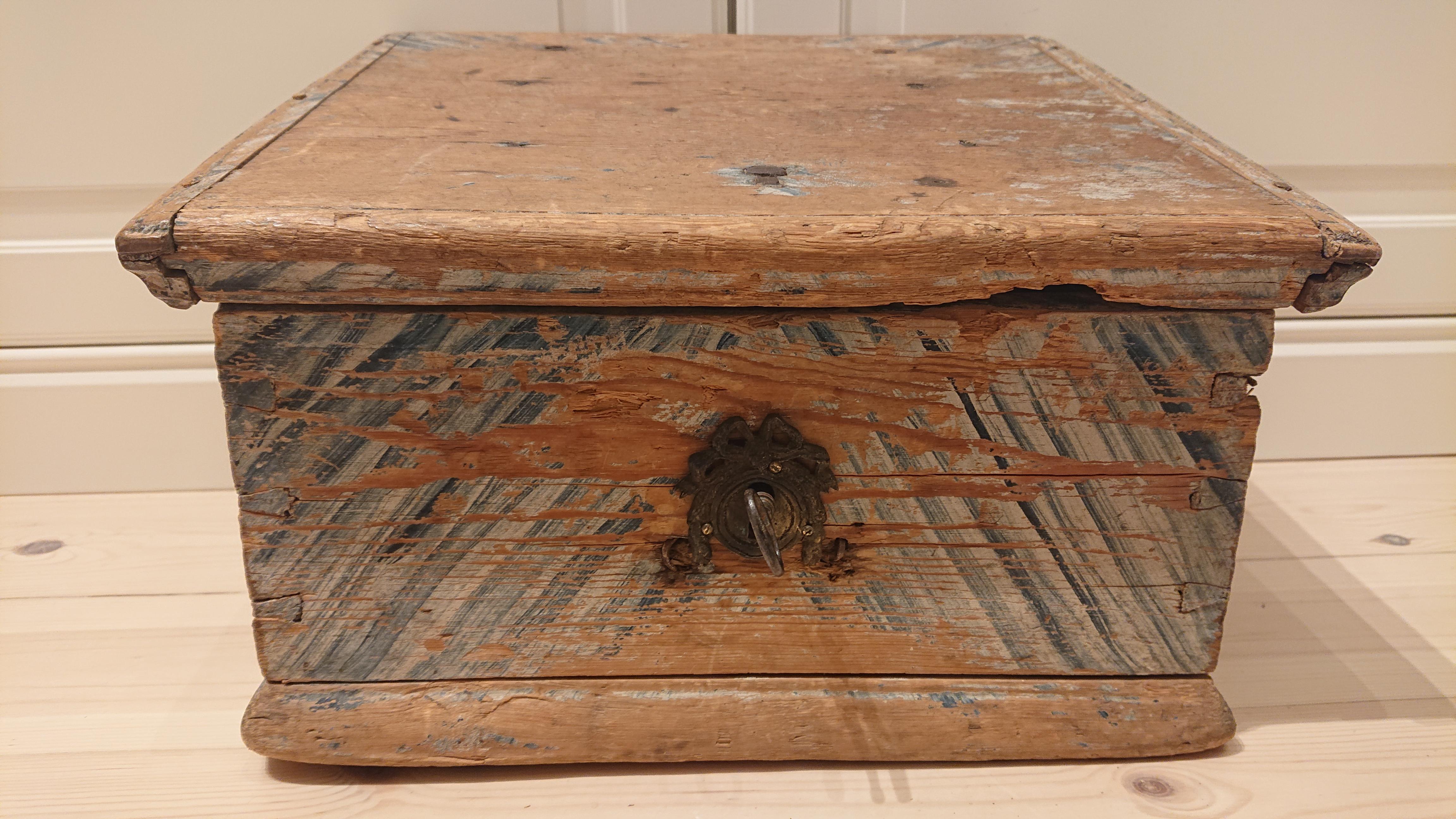 European 19th Century Swedish Folk Art Travel Writing Chest / Box with Original Paint For Sale