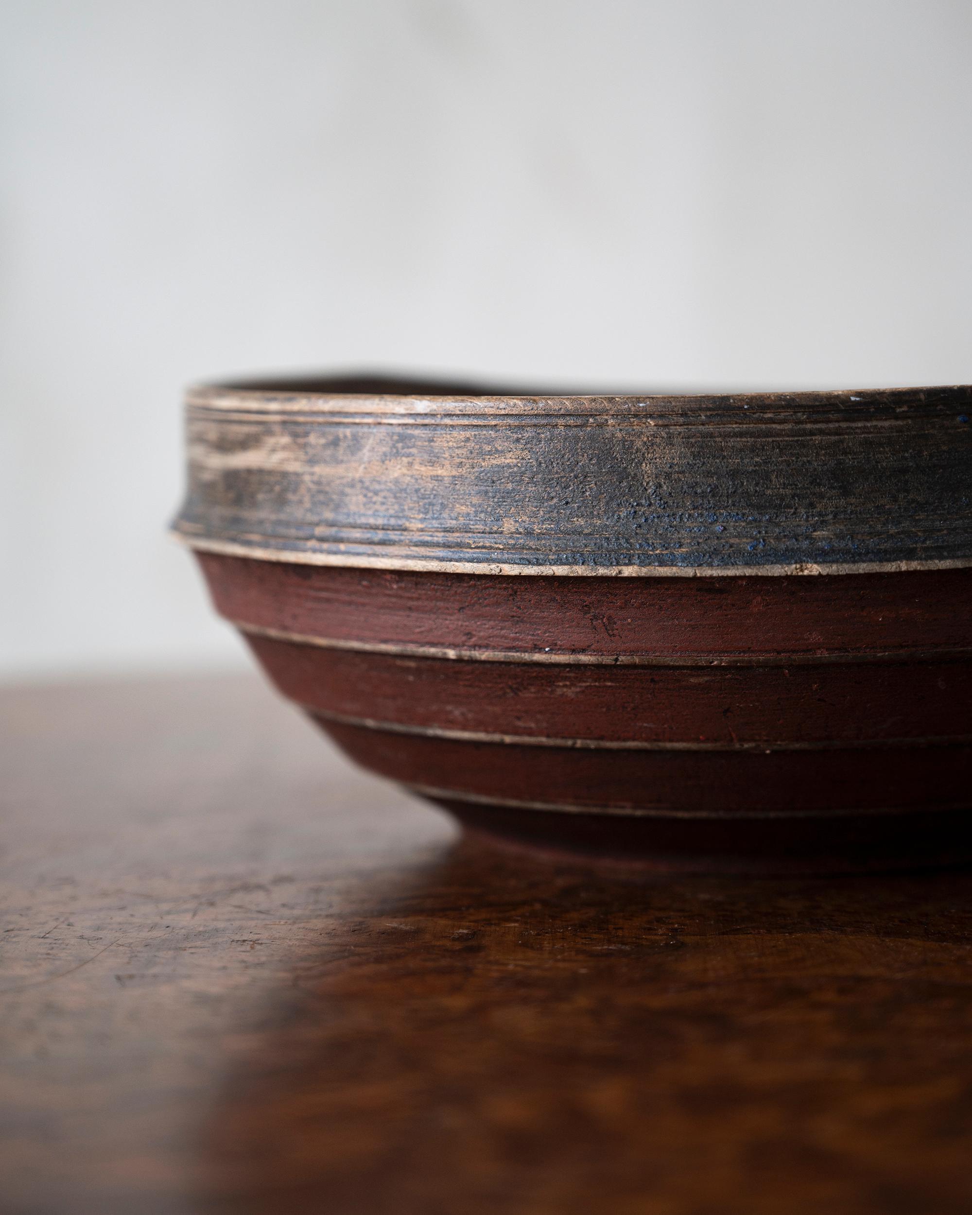 Hand-Crafted 19th Century Swedish Folk Art Turned Bowl For Sale