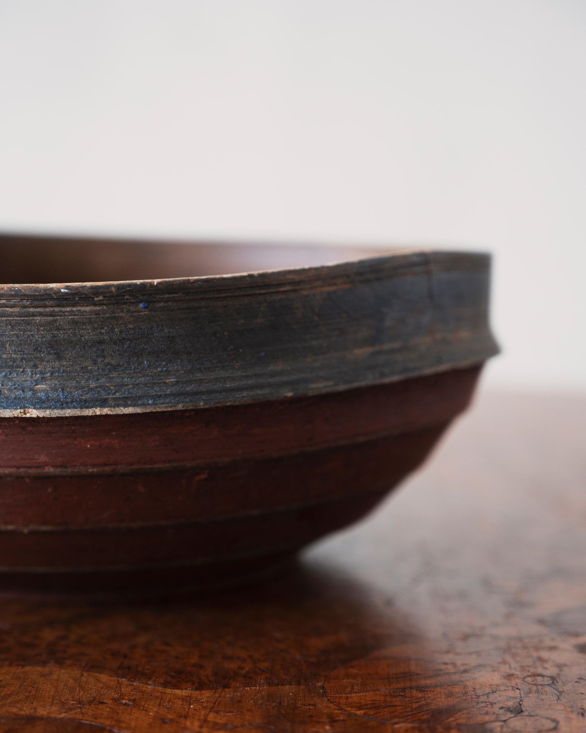 19th Century Swedish Folk Art Turned Bowl For Sale 2