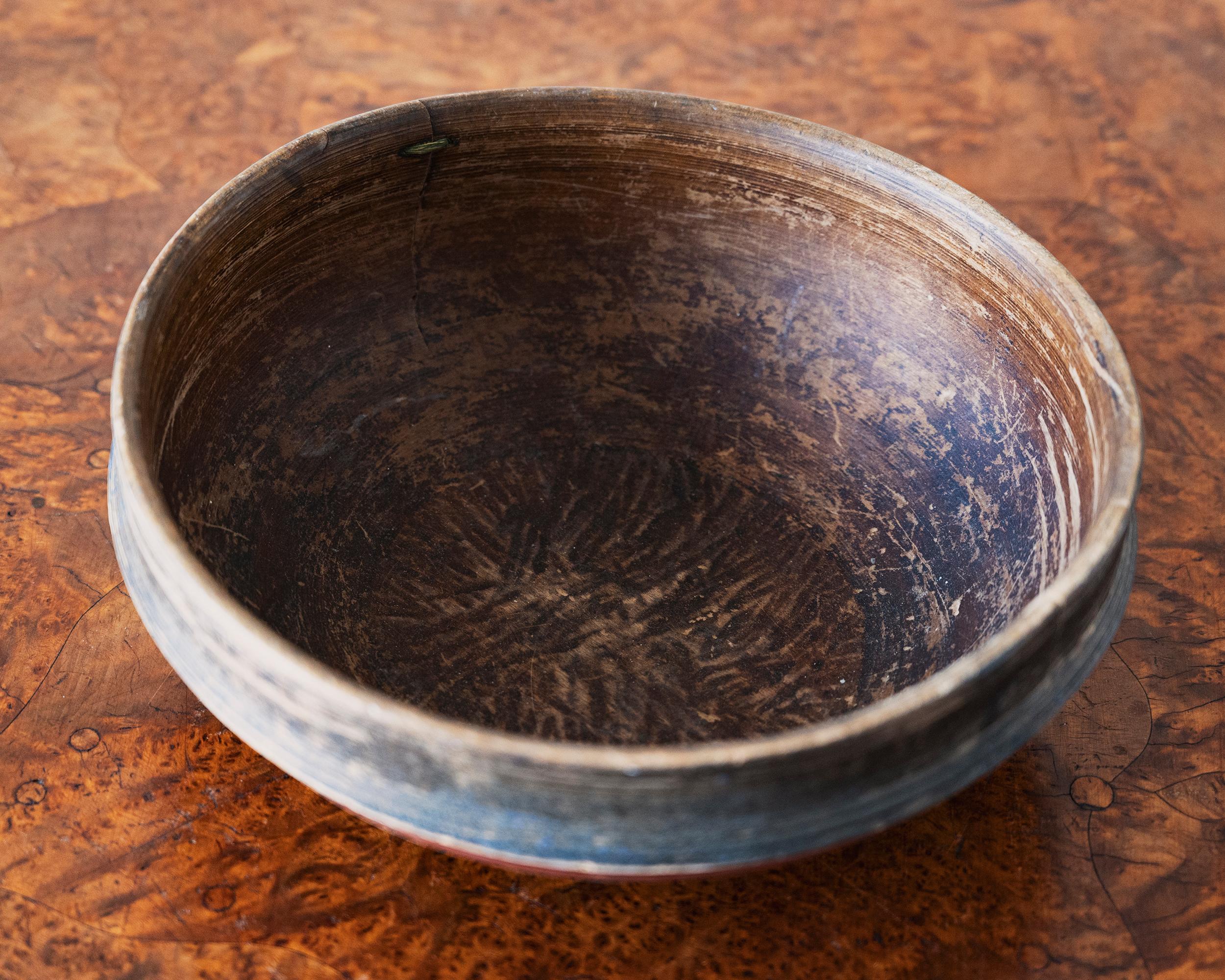 19th Century Swedish Folk Art Turned Bowl For Sale 3