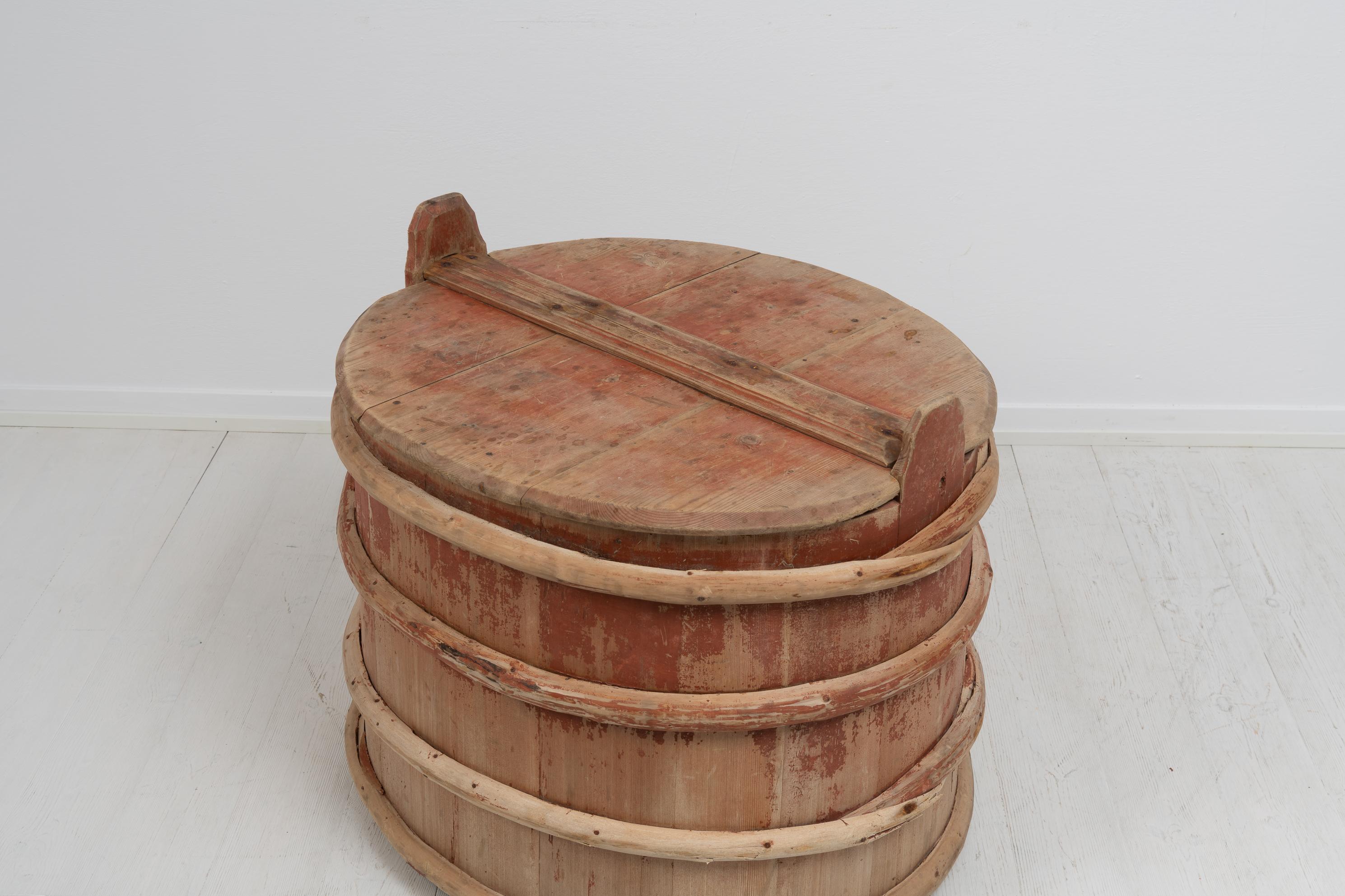 19th Century Swedish Folk Art Wooden Barrel In Good Condition In Kramfors, SE