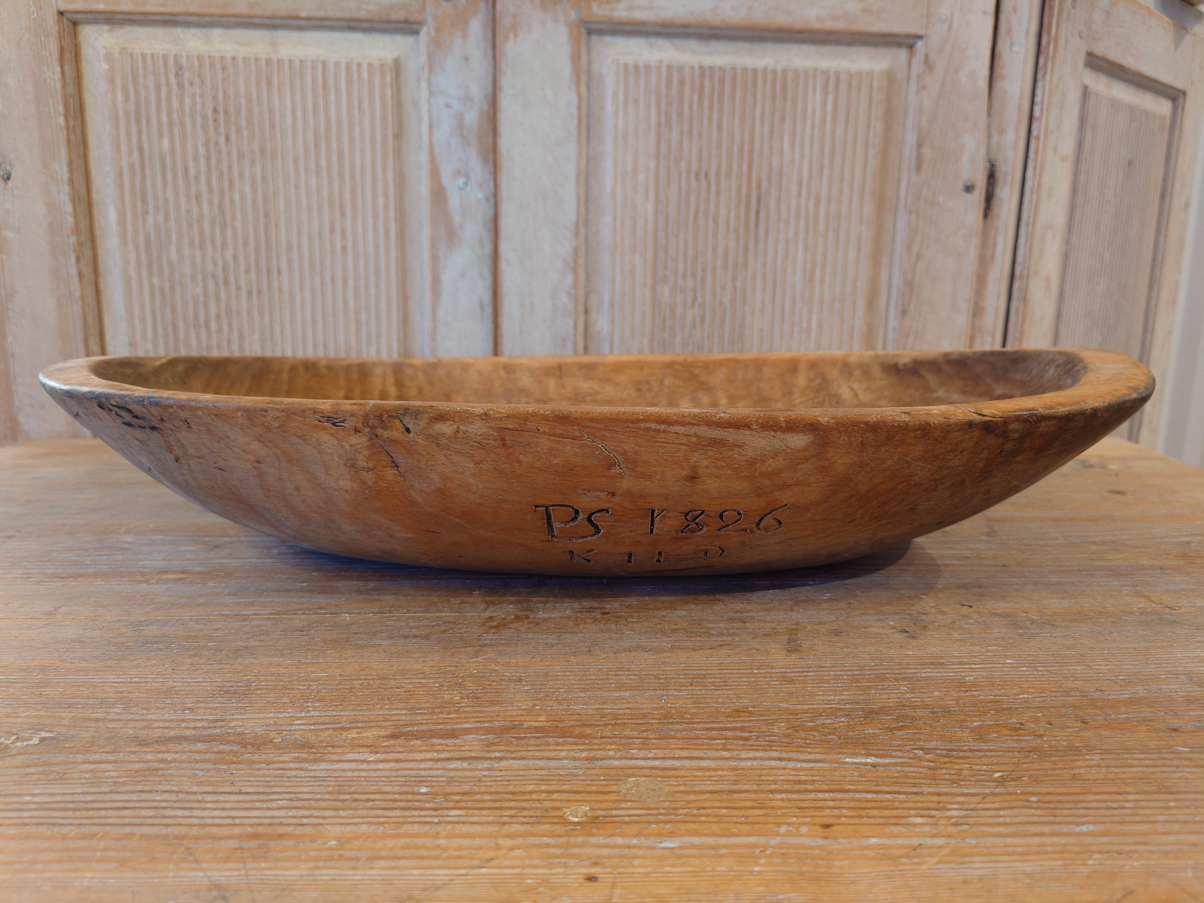 Gorgeus antique Swedish Wooden bowl in oval shape from Dalarna Northern Sweden.
Monogram and dating 1826.
The surfaces are naturally patinated due tue age,
You can see the use of time.
A truley remarkable piece ,that  would make a great statement in