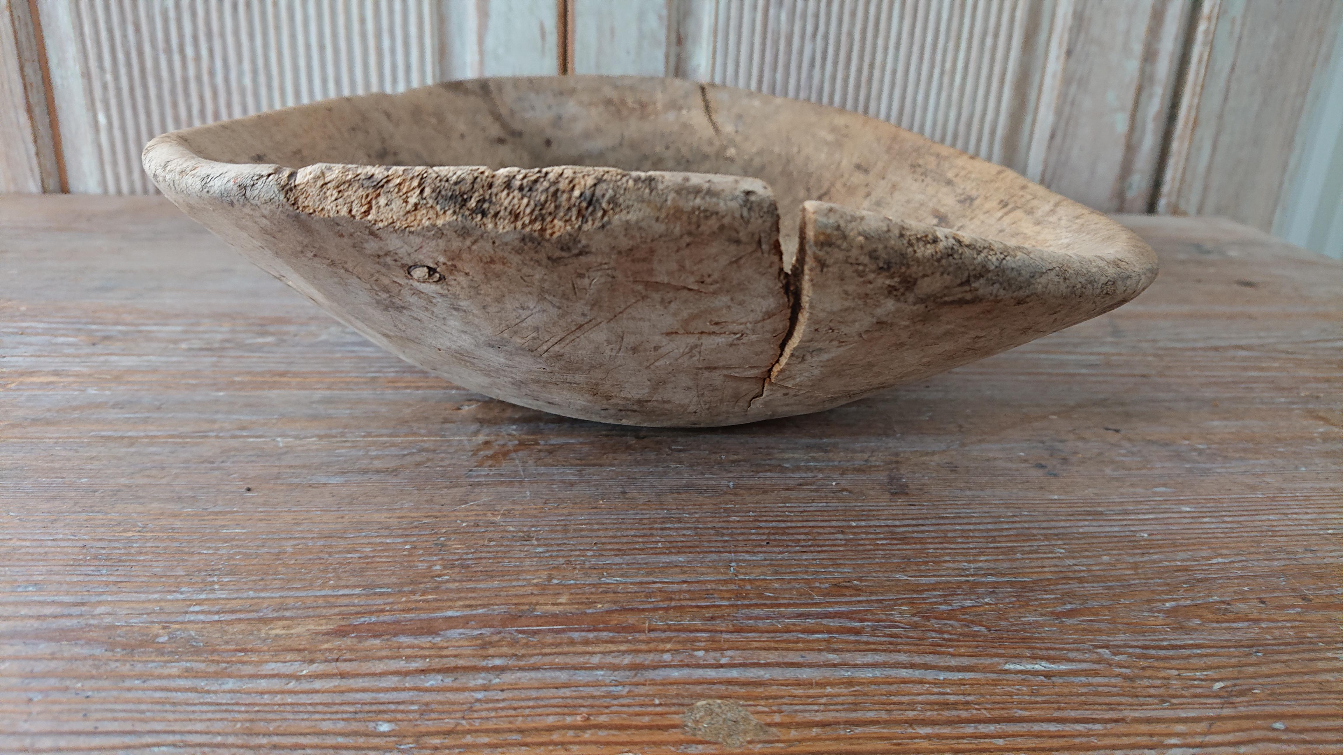 Hand-Carved 19th Century Swedish Folk Art Wooden bowl dated 1831 Signed HHS For Sale