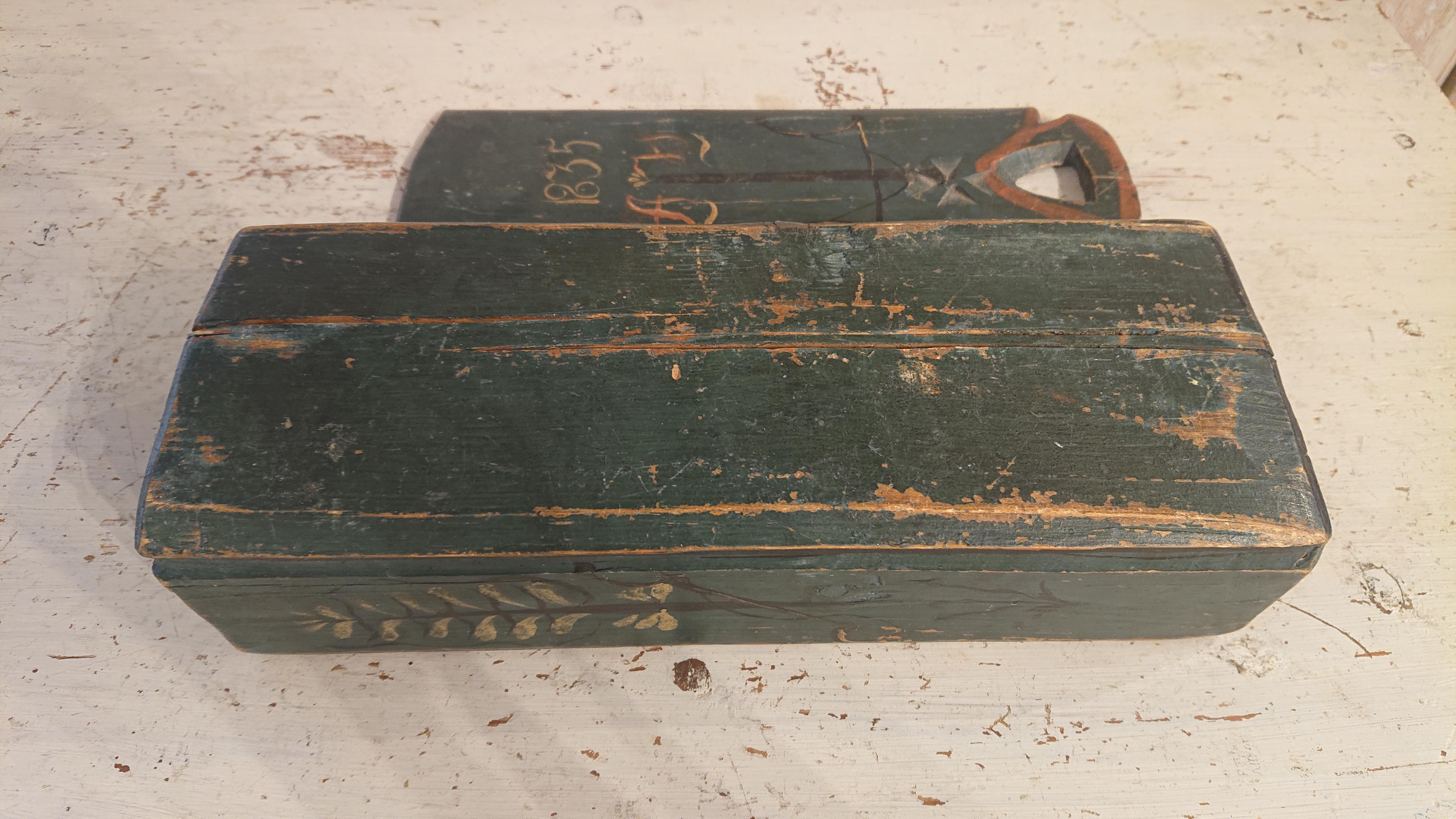Pine 19th Century Swedish Folk Art Wooden Box with Untouched Original Paint For Sale