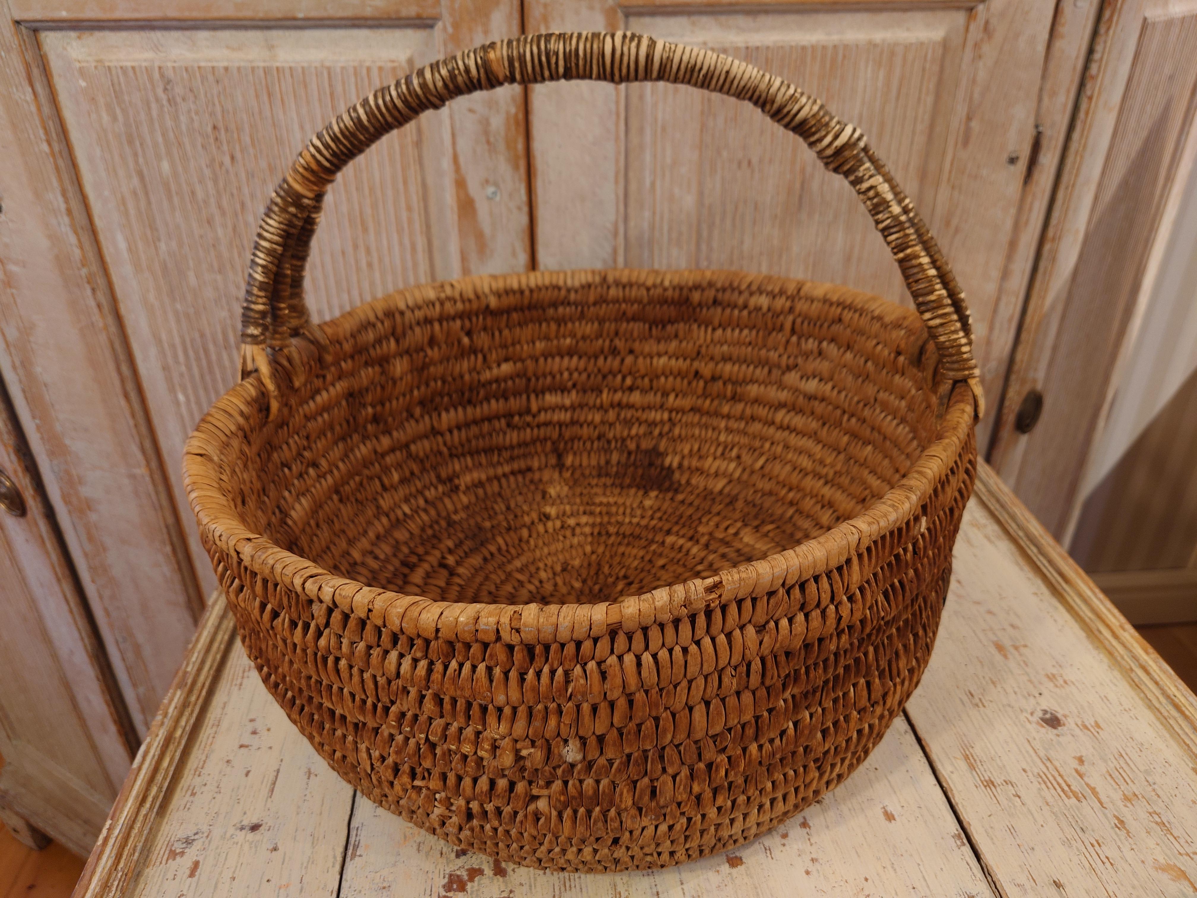 19th Century Swedish Folk Art Woven basket genuine rustic  For Sale 9